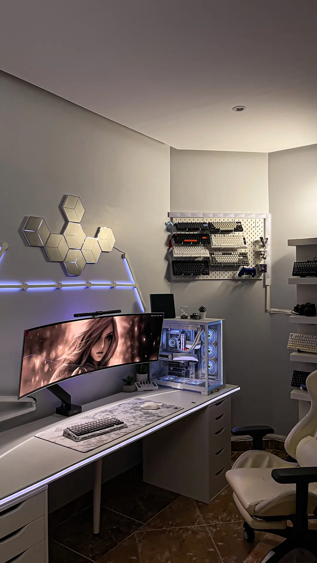 Abdullah bin Mohammad's workspace — content-creative setup, photo 1 of 4