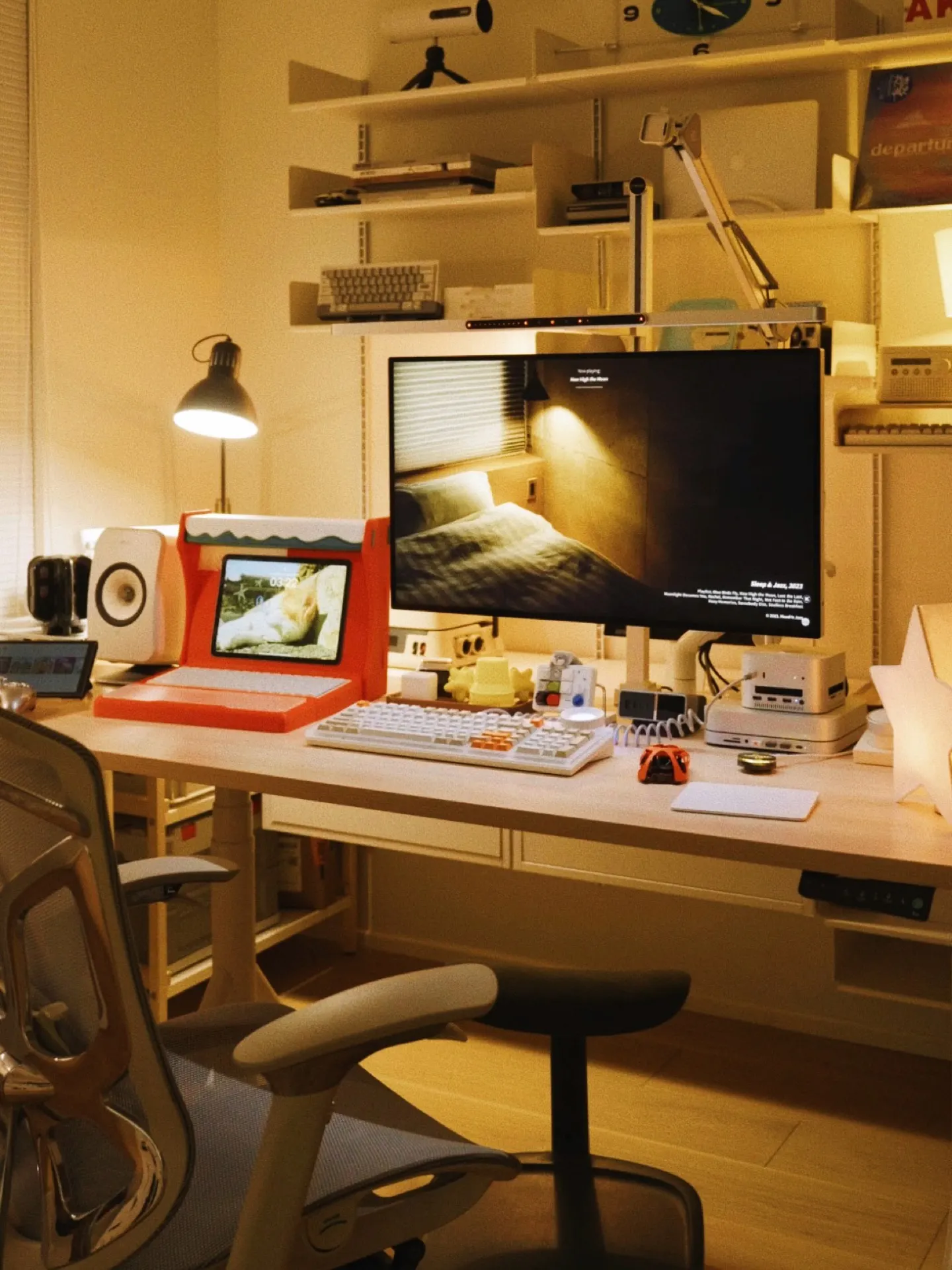 Akayu's workspace — study-everyday setup, photo 1 of 4