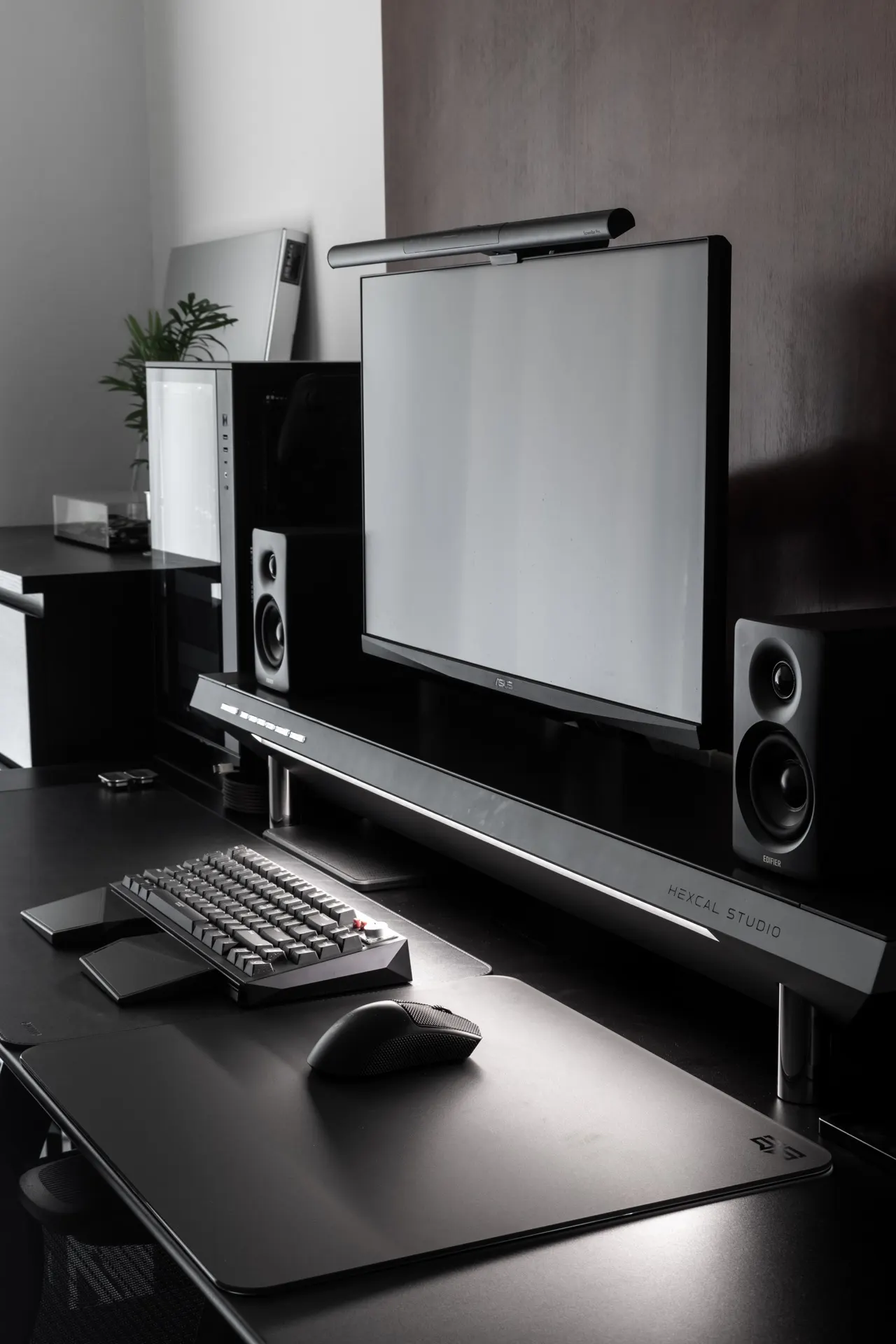 Alex Richard's workspace — study-everyday setup, photo 3 of 4