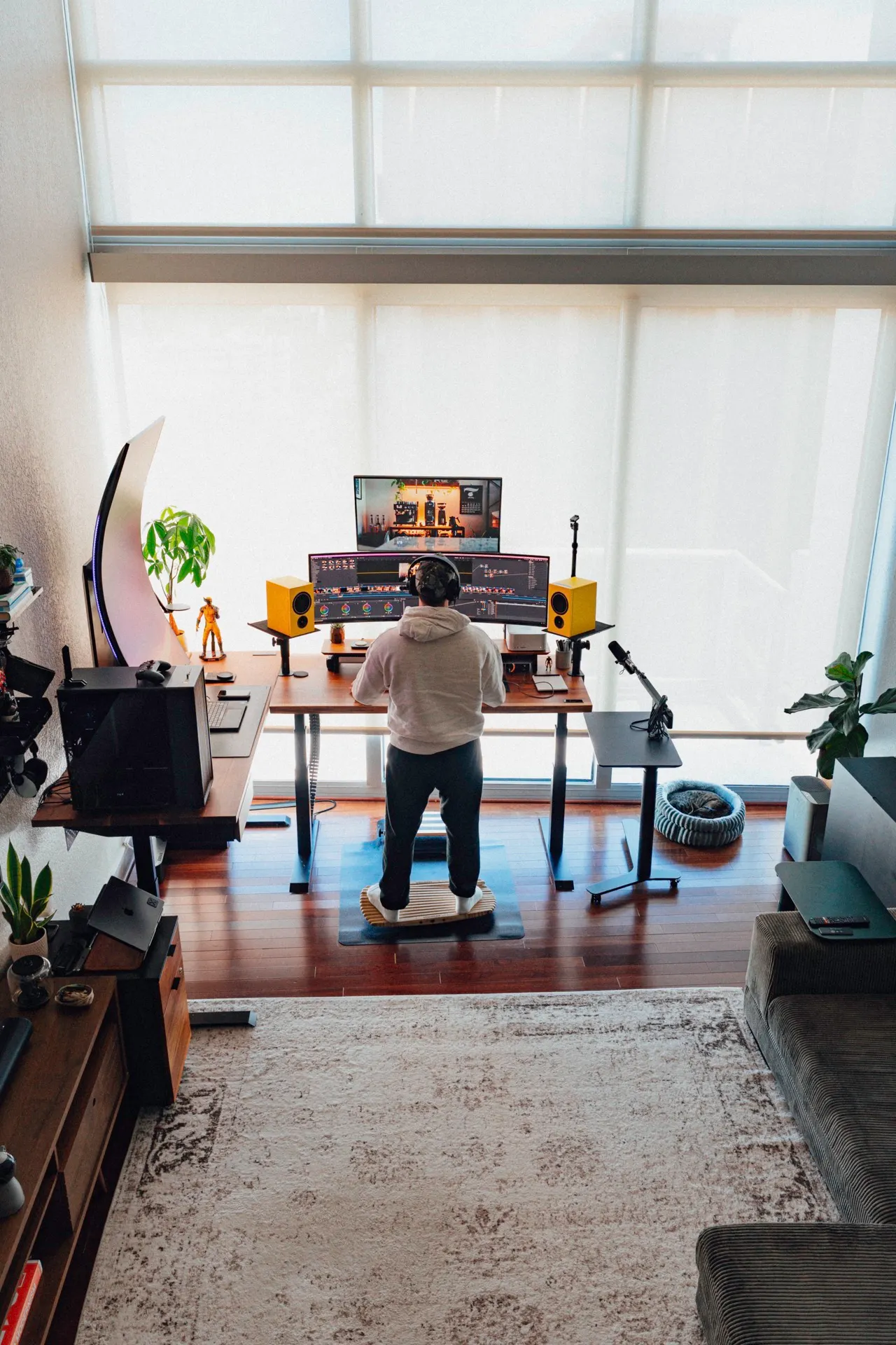 araltasher's workspace — content-creative setup, photo 2 of 5