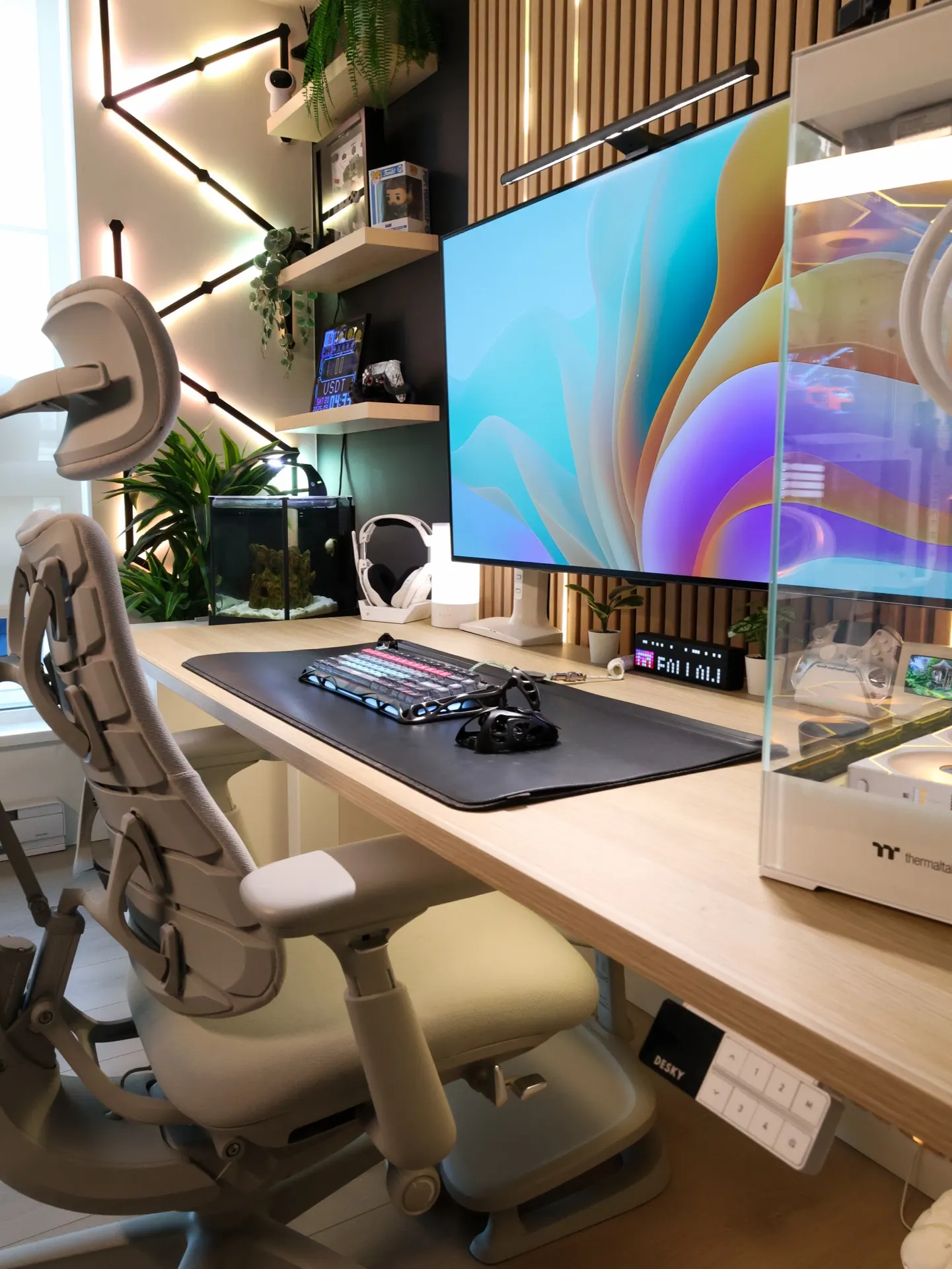 BamTechZone's workspace — study-everyday setup, photo 2 of 5