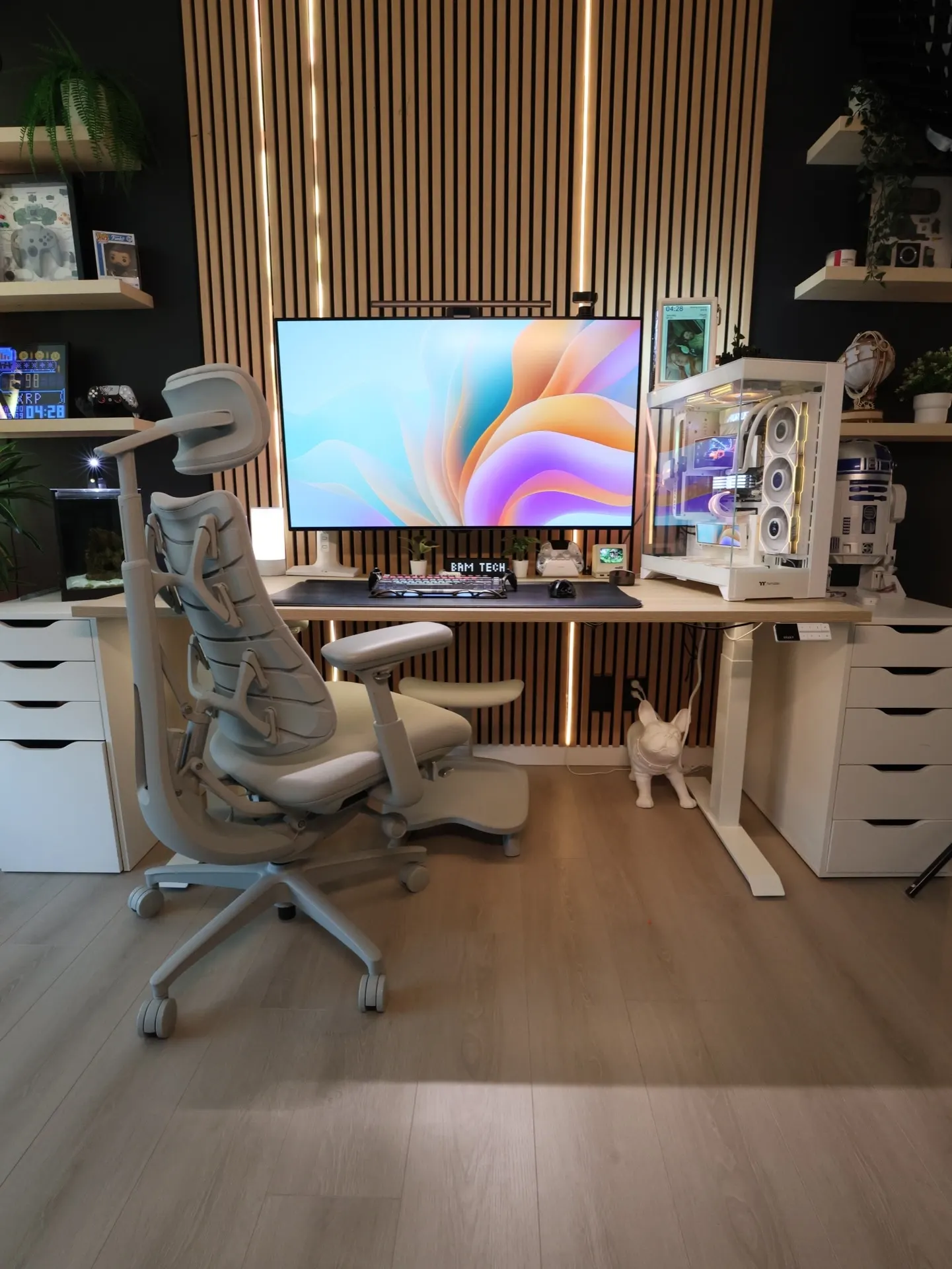 BamTechZone's workspace — study-everyday setup, photo 3 of 5