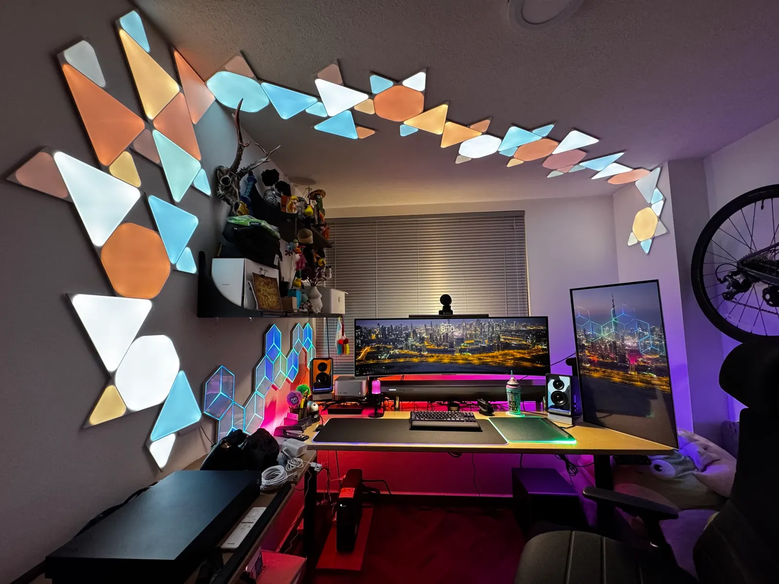 bEtô's workspace — gaming setup, photo 1 of 4