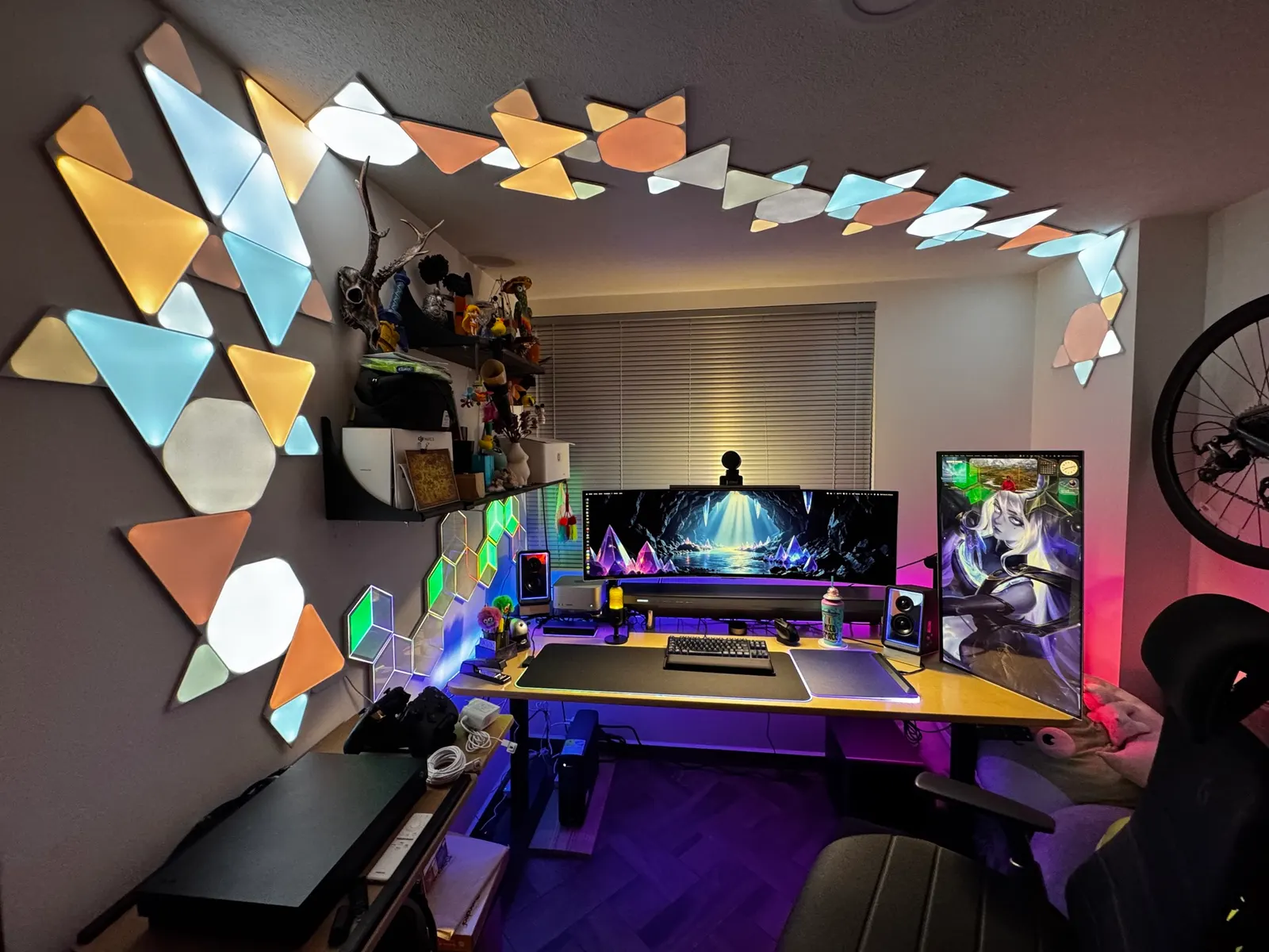 bEtô's workspace — gaming setup, photo 3 of 4