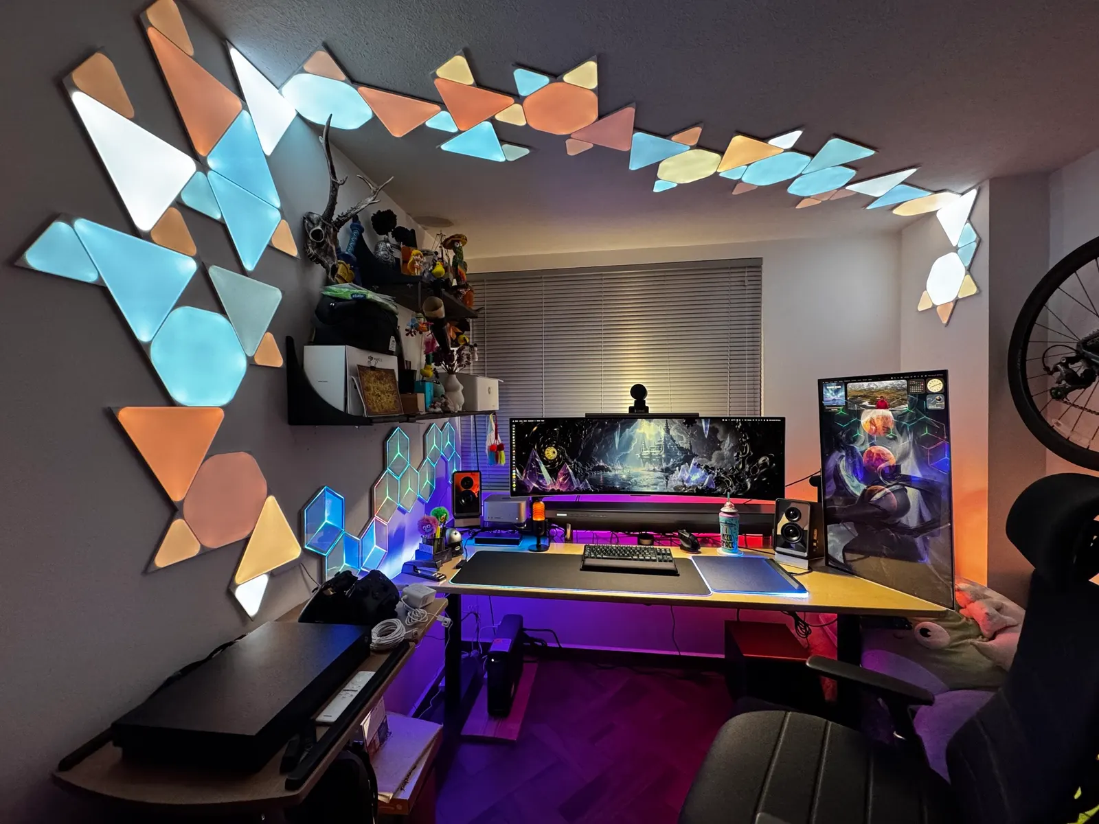 bEtô's workspace — gaming setup, photo 4 of 4
