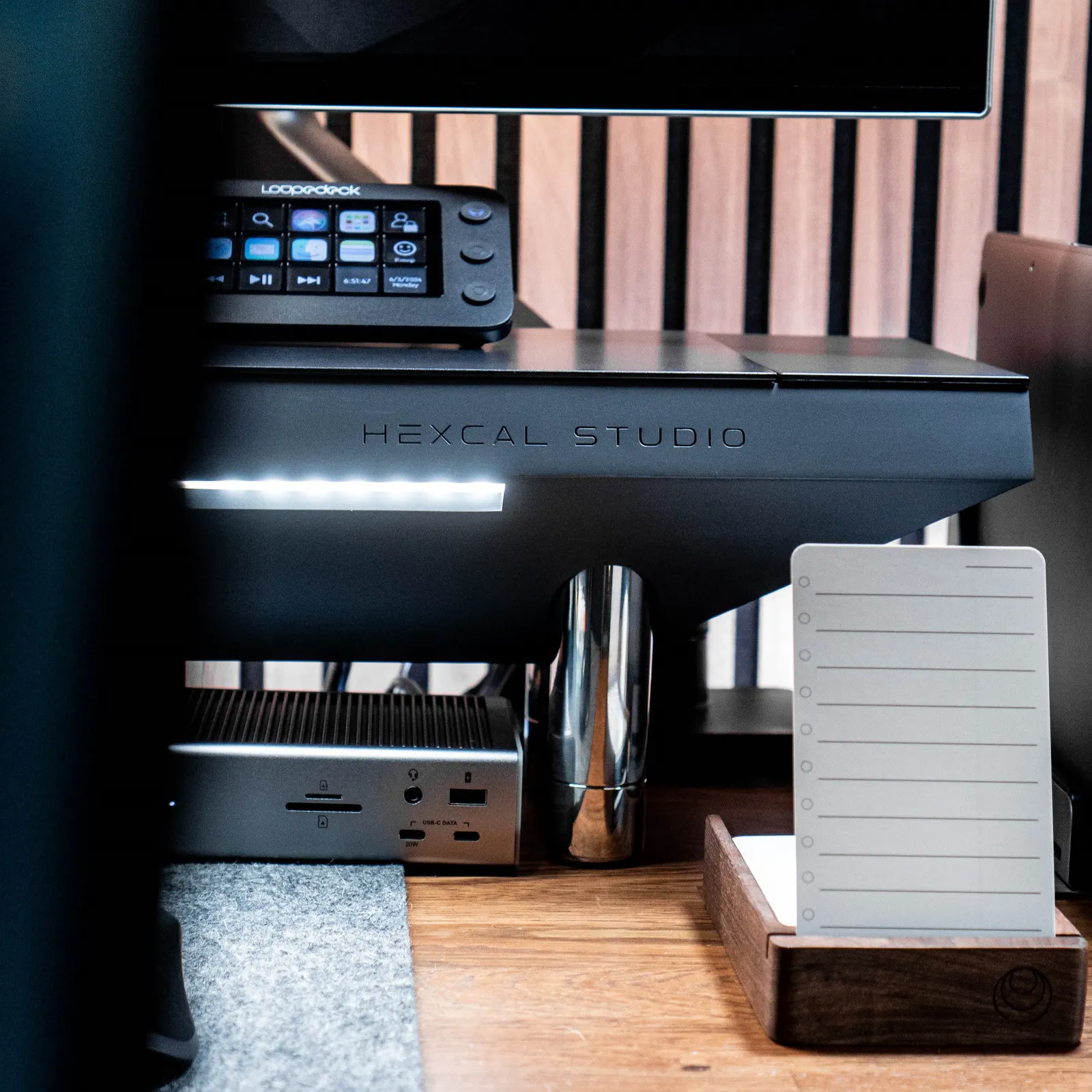 Caimar Salizi's workspace — content-creative setup, photo 4 of 4