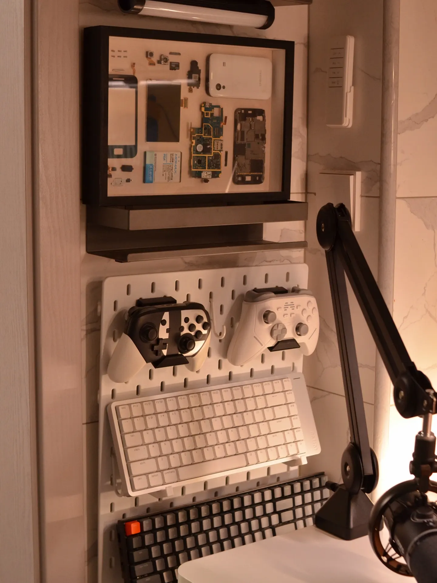 chan不吃鱼🐟's workspace — content-creative setup, photo 4 of 4
