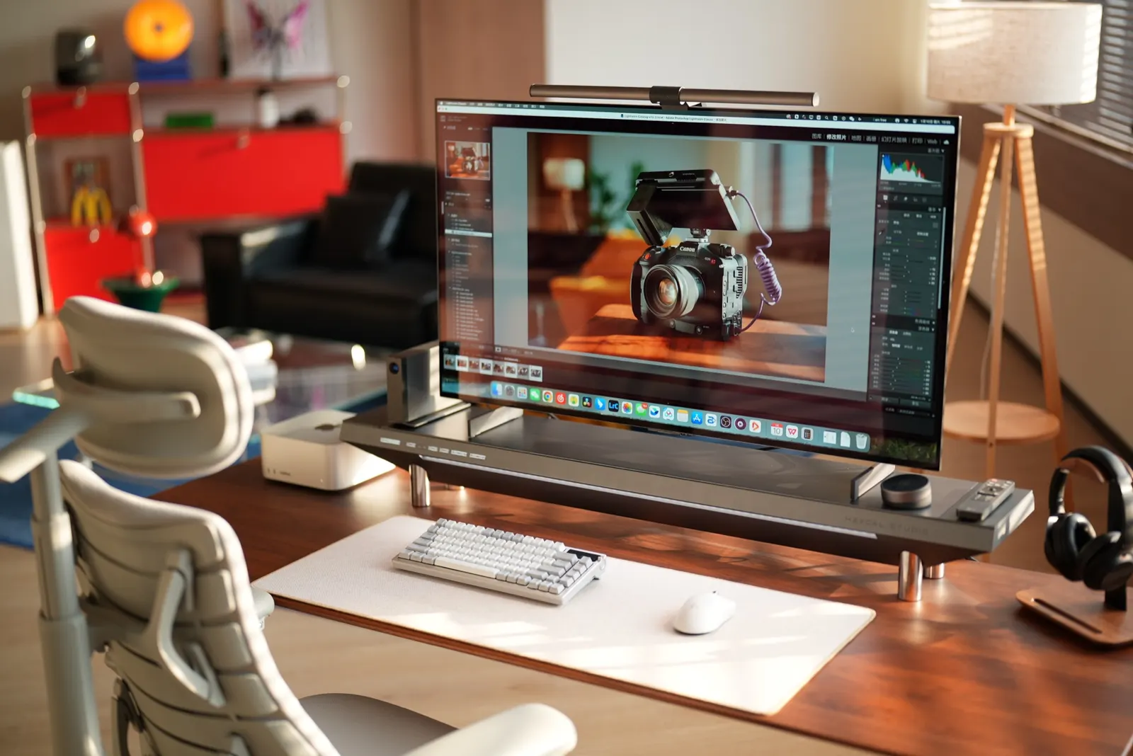 Chen Sifan's workspace — content-creative setup, photo 1 of 4
