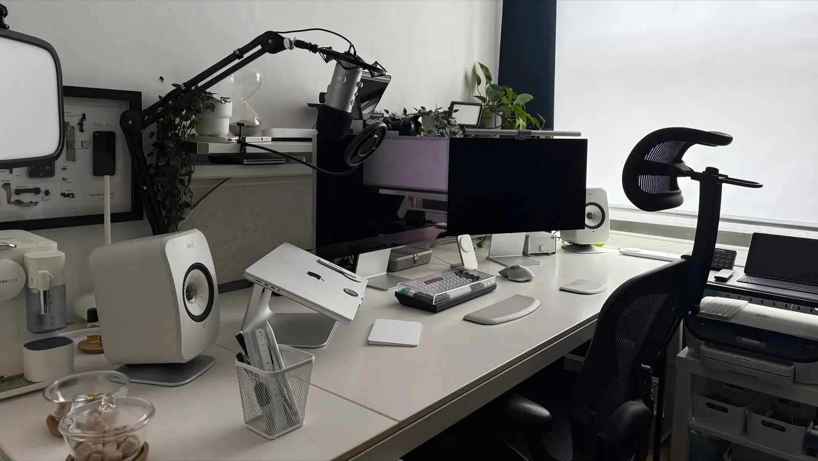 cpresc's workspace — content-creative setup, photo 2 of 4