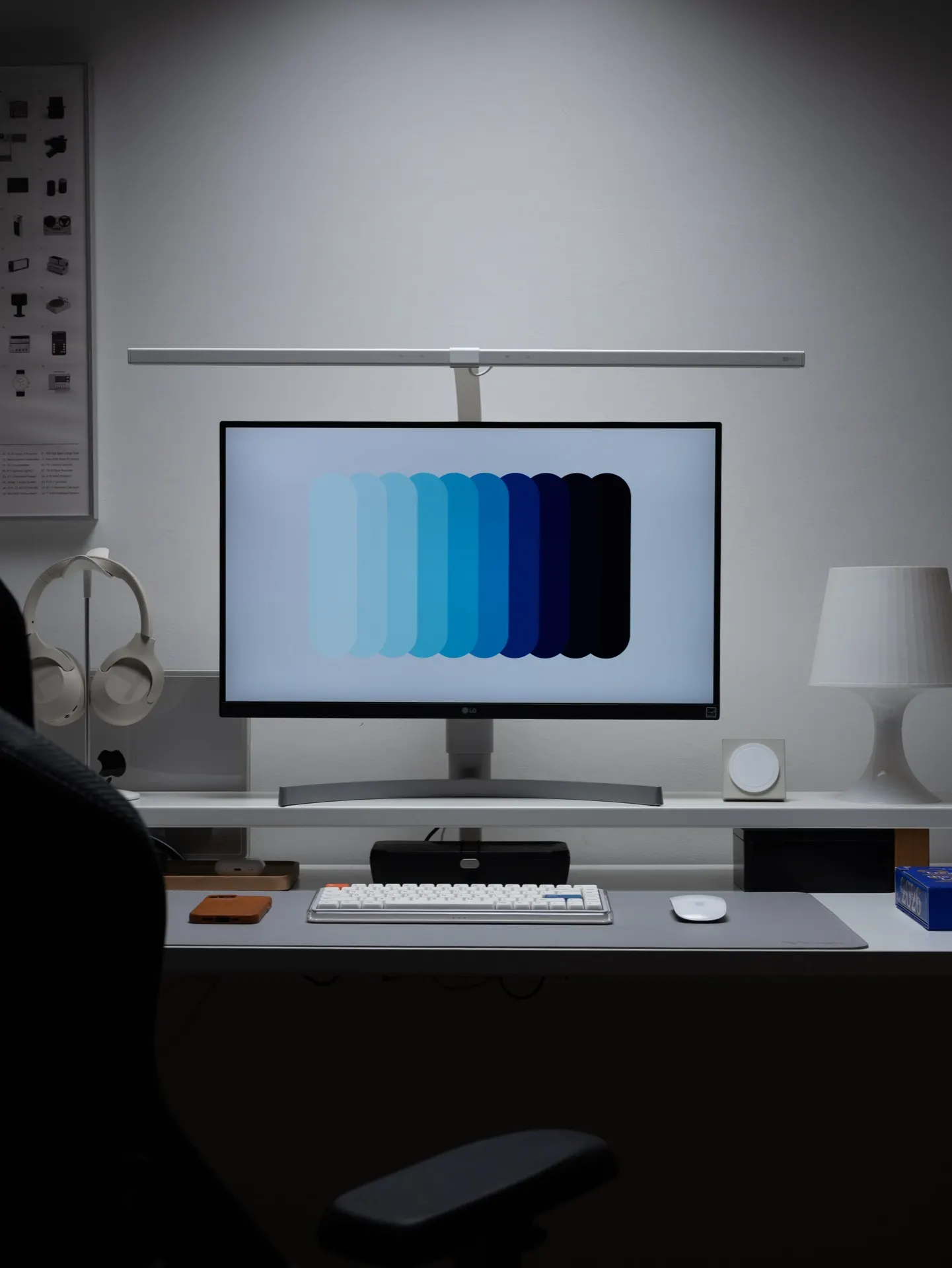 设计师坚果's workspace — content-creative setup, photo 3 of 4