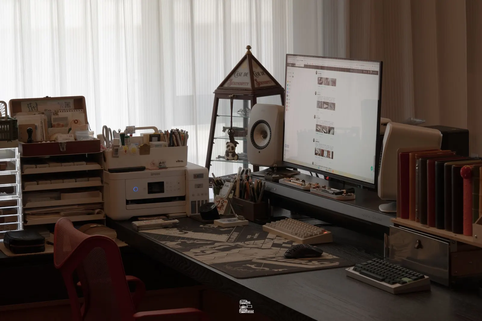 只和小狗互动's workspace — study-everyday setup, photo 1 of 4
