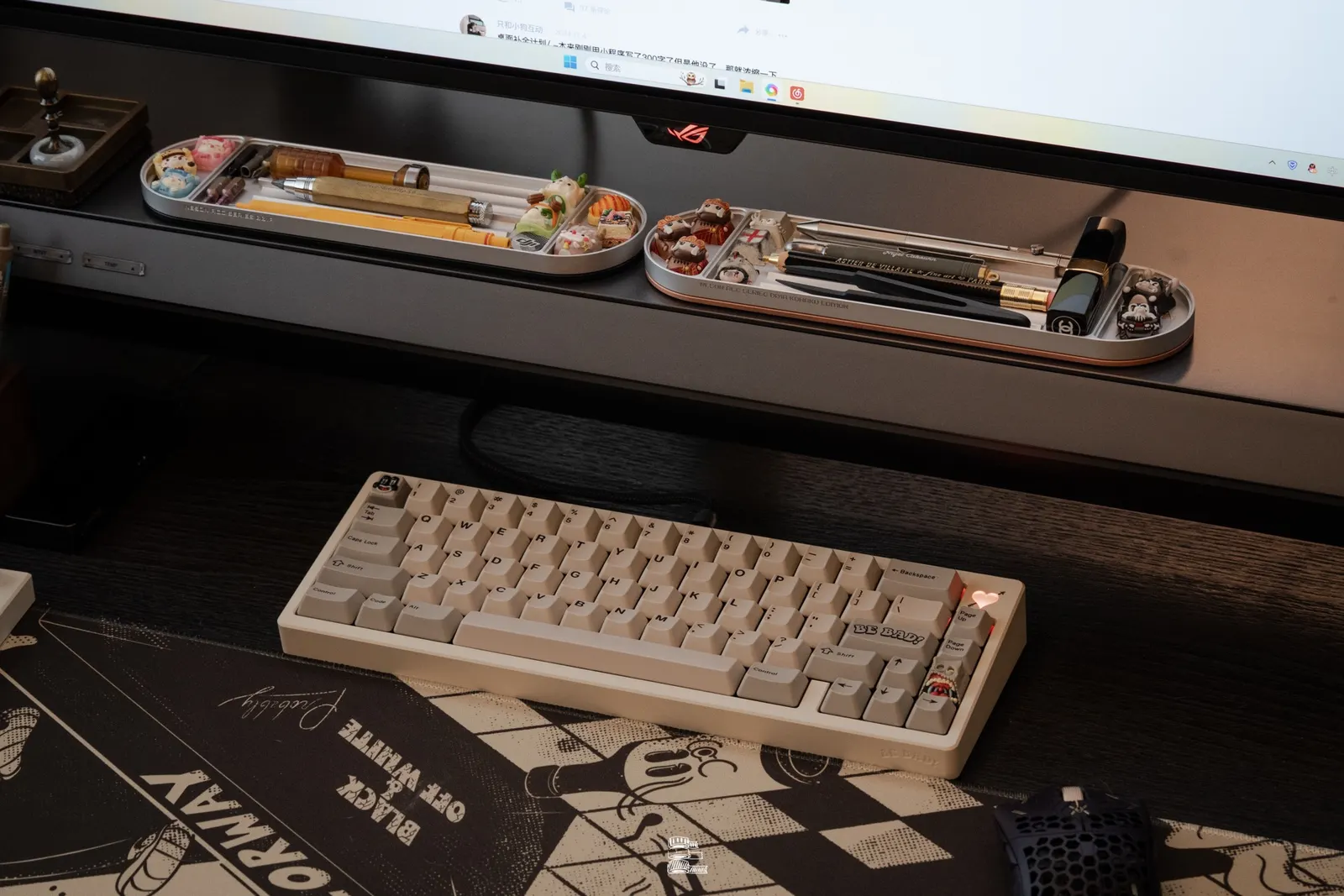 只和小狗互动's workspace — study-everyday setup, photo 4 of 4