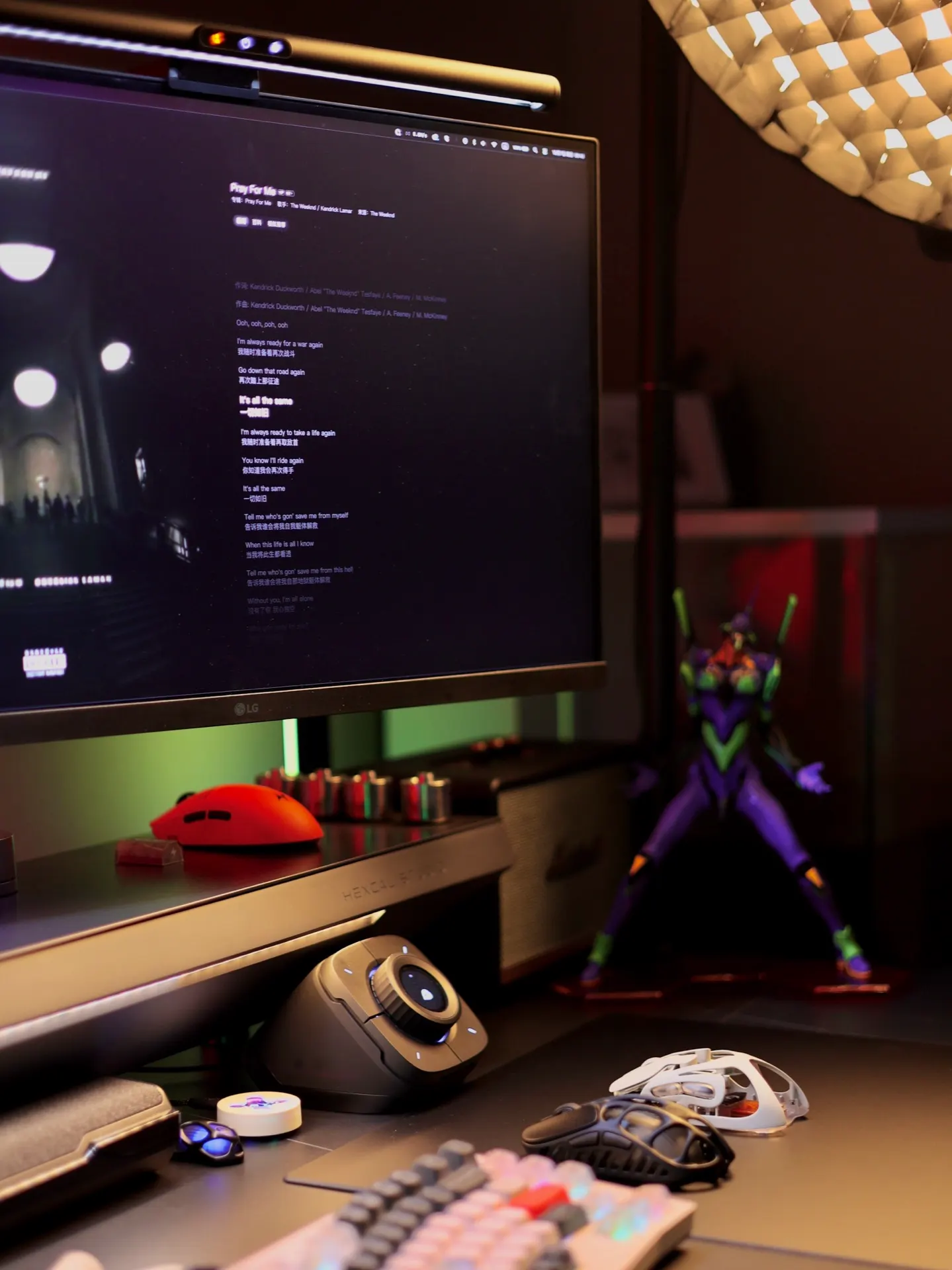 DZDREAM's workspace — gaming setup, photo 3 of 5