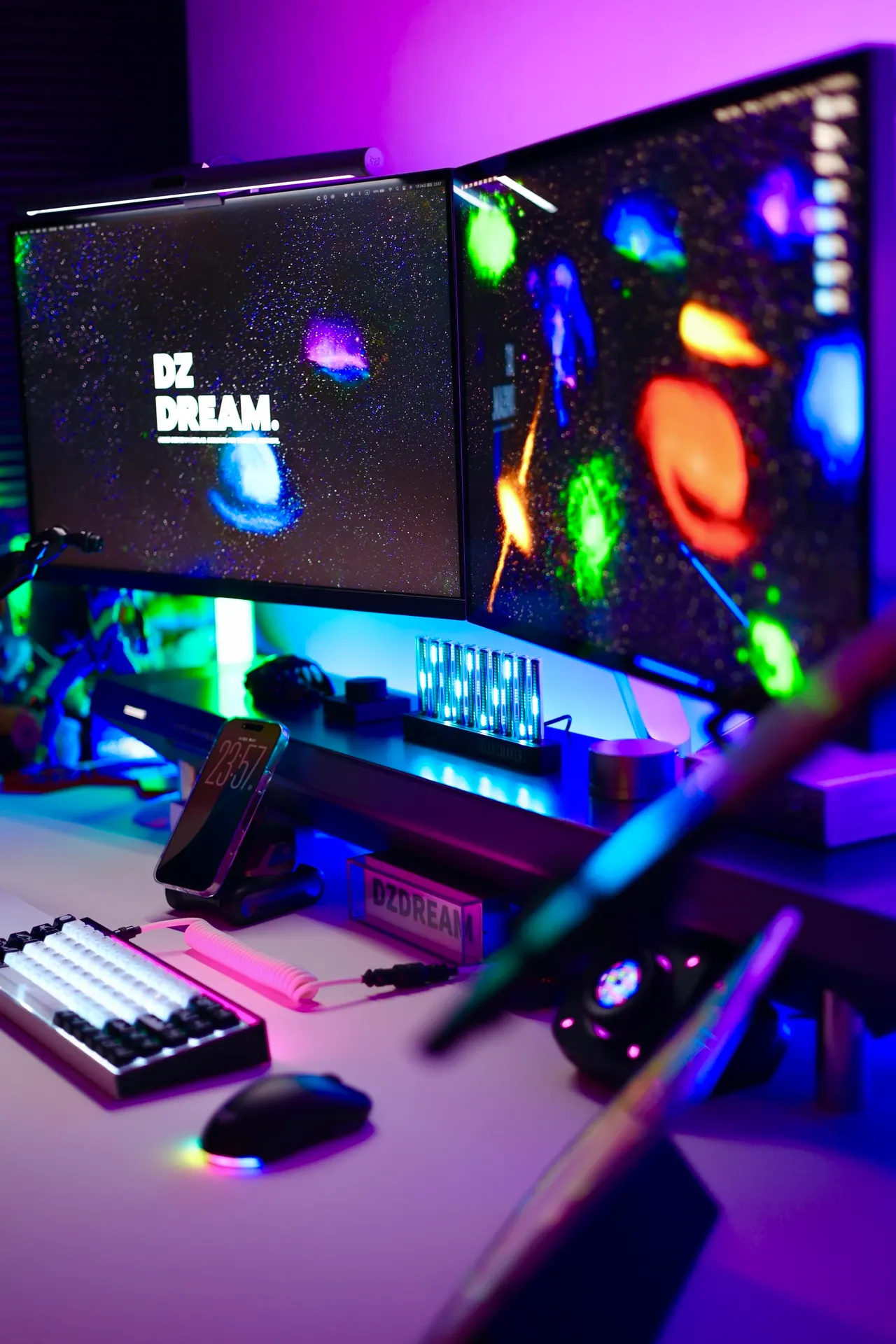 DZDREAM's workspace — content-creative setup, photo 2 of 4