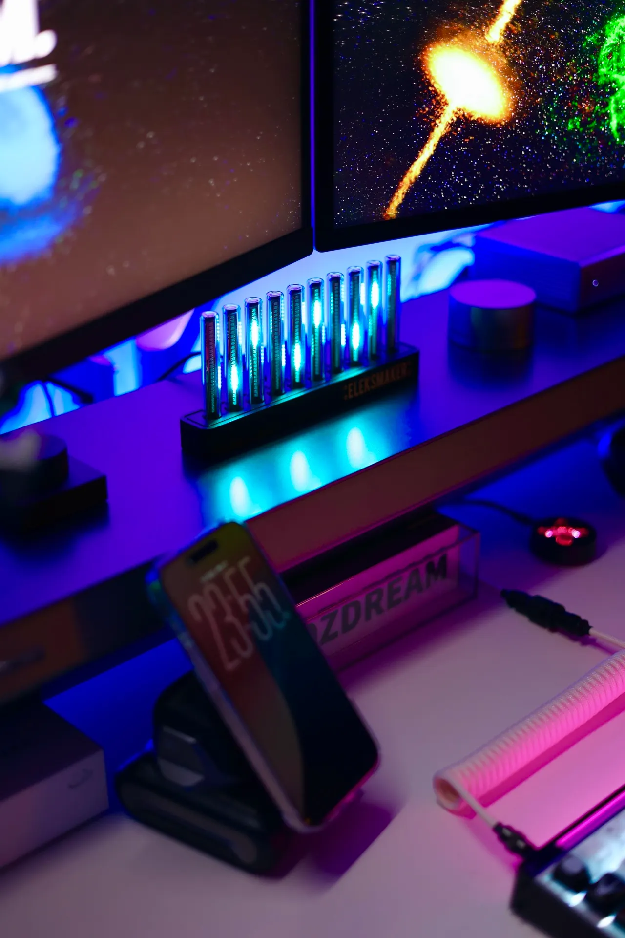 DZDREAM's workspace — content-creative setup, photo 3 of 4