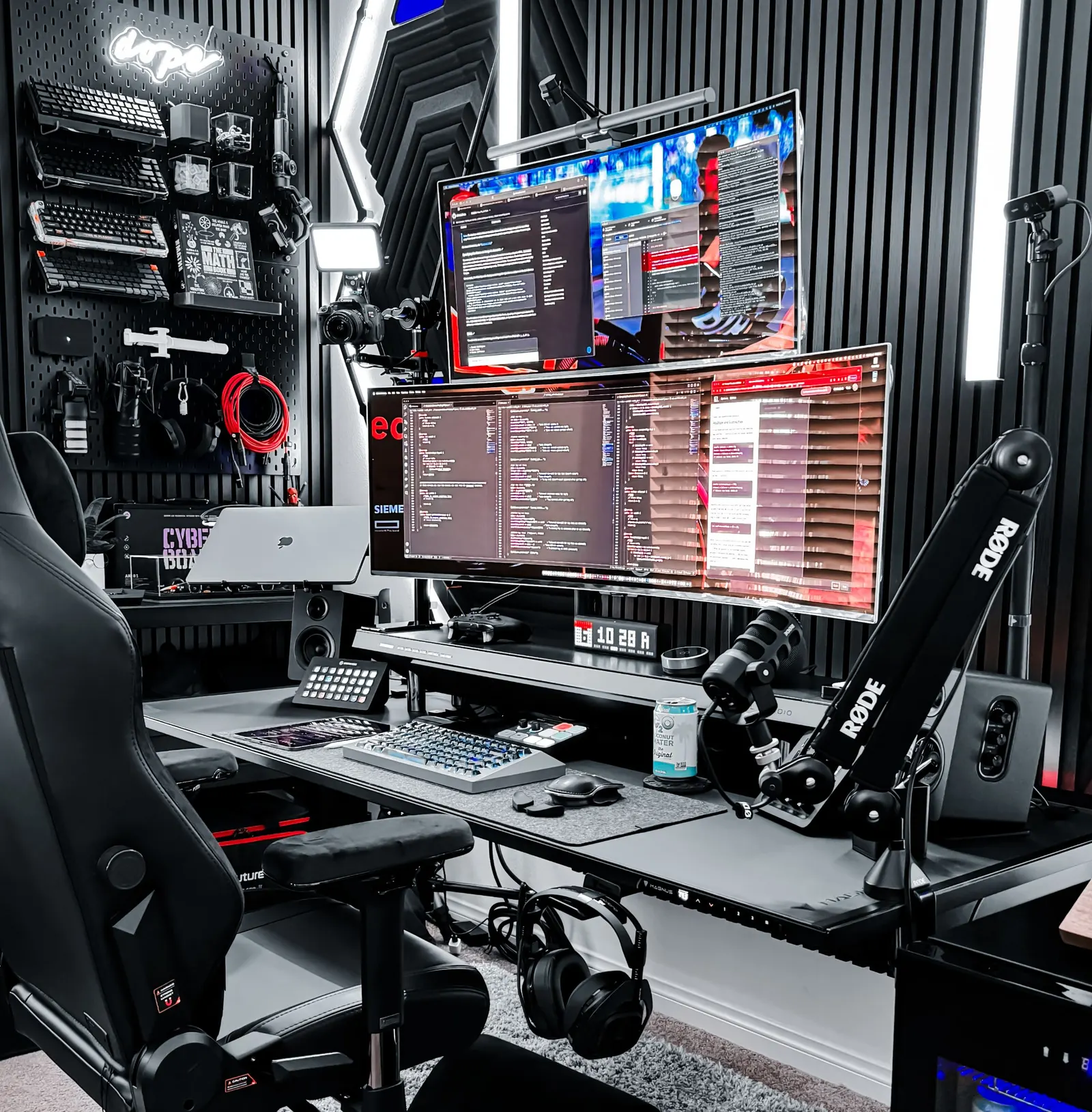 Fabian Zelaya's workspace — dev-engineering setup, photo 1 of 4