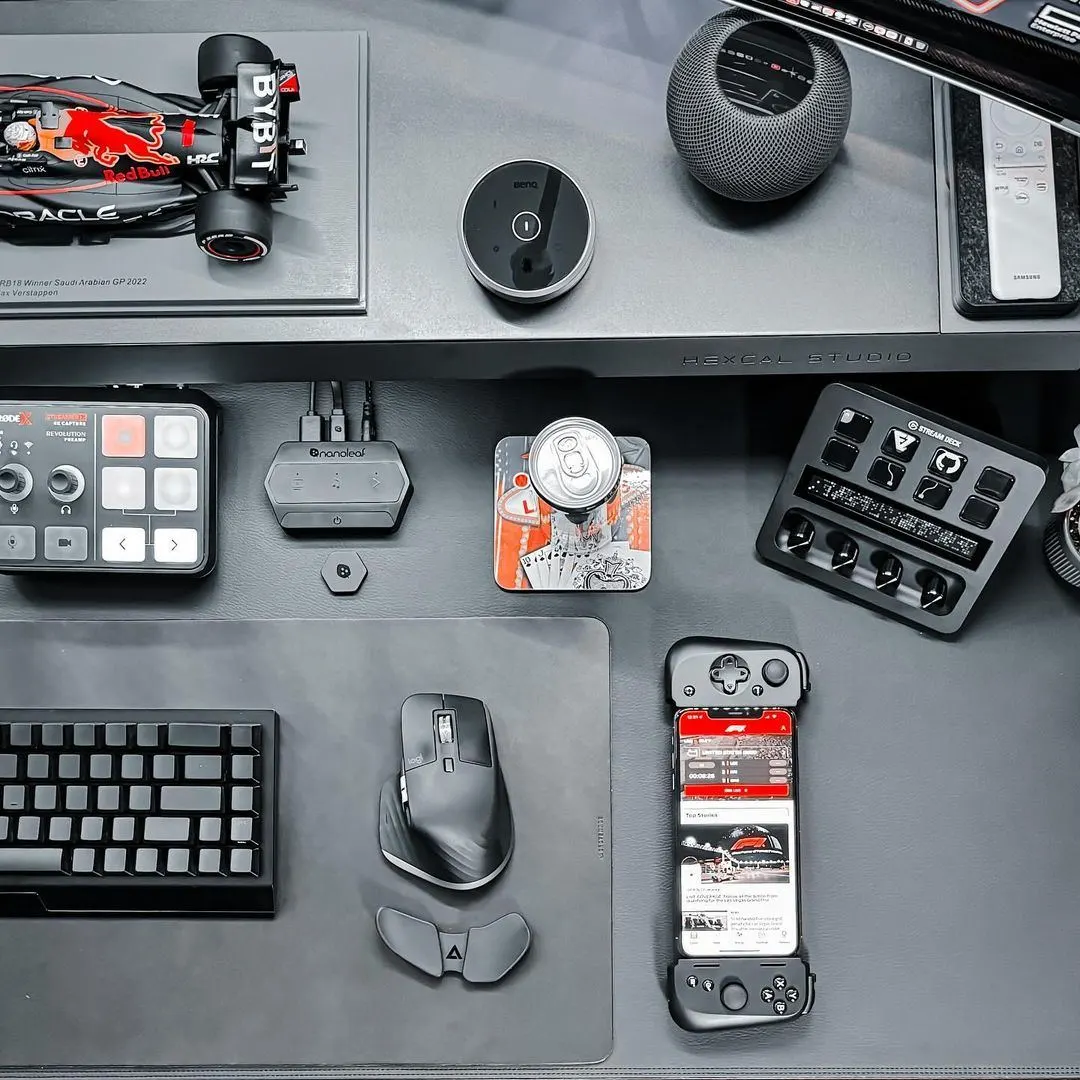 Fabian Zelaya's workspace — dev-engineering setup, photo 4 of 4