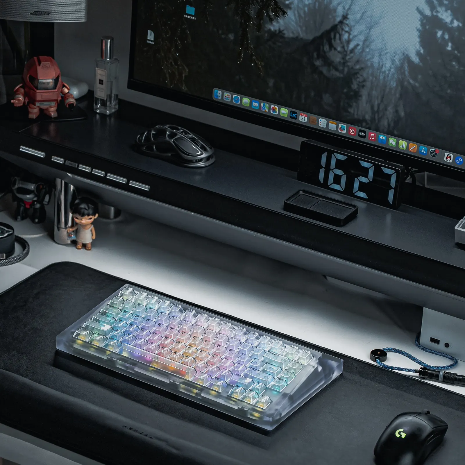 GHOST Gui Gui's workspace — content-creative setup, photo 2 of 4