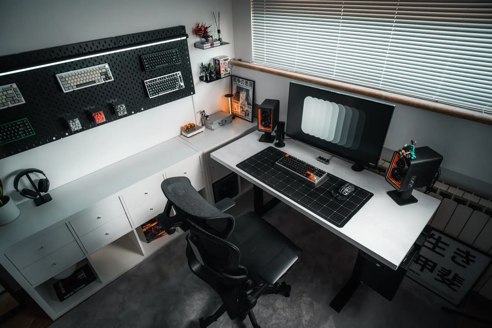 Giuse's workspace — content-creative setup, photo 3 of 4