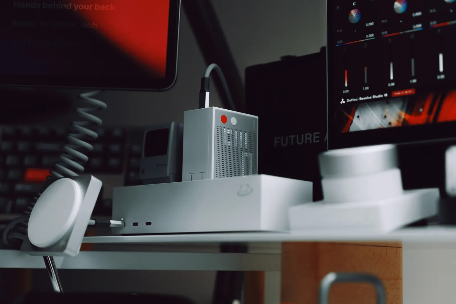 Guzy13's workspace — content-creative setup, photo 4 of 4
