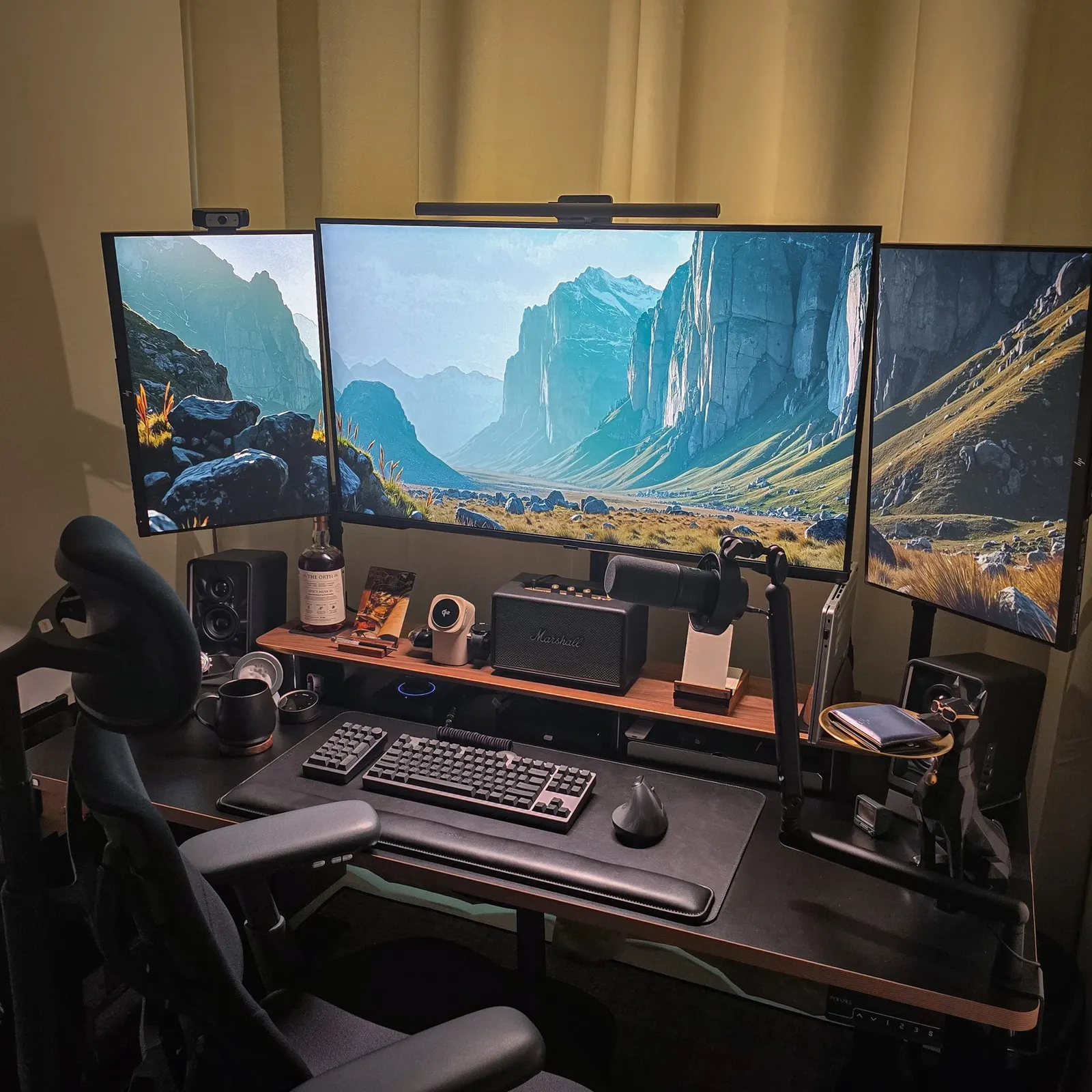 Hamal's workspace — content-creative setup, photo 1 of 4