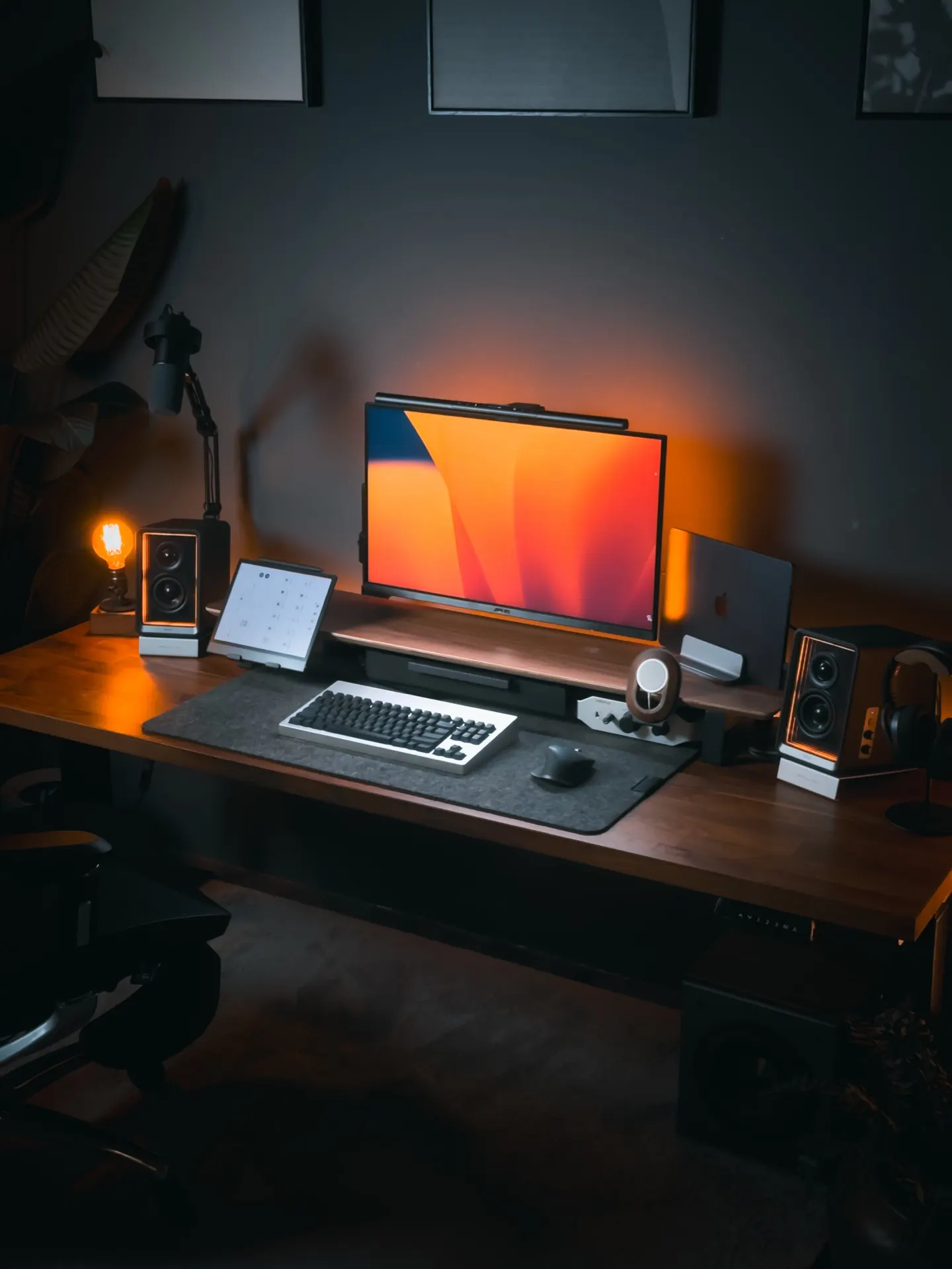Harrison Niap (@harrisonniap)'s workspace — study-everyday setup, photo 2 of 4