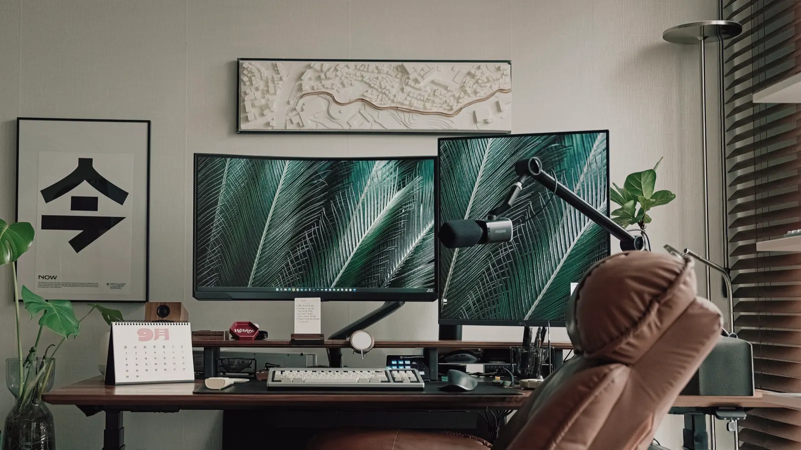 Hebby's workspace — content-creative setup, photo 1 of 4