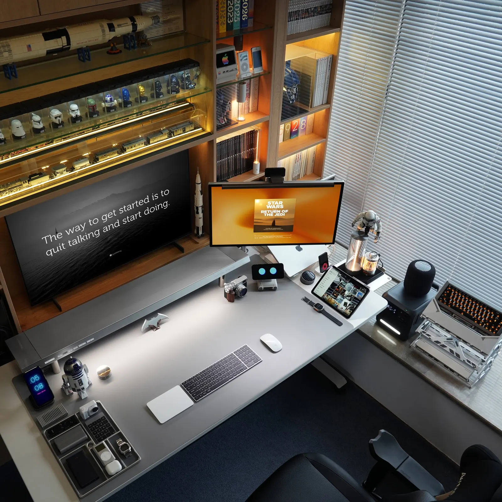 JOELUN's workspace — study-everyday setup, photo 1 of 4