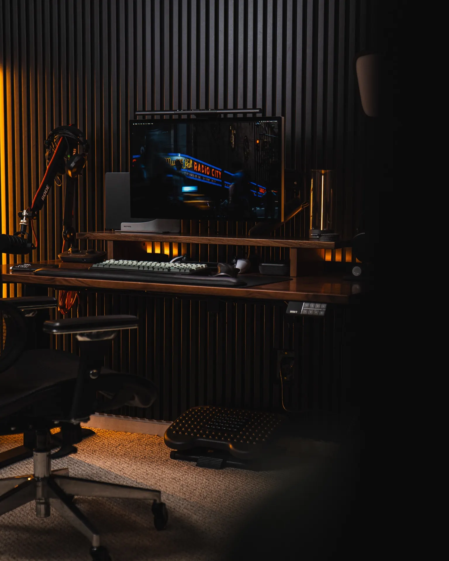 jon lava's workspace — gaming setup, photo 2 of 4