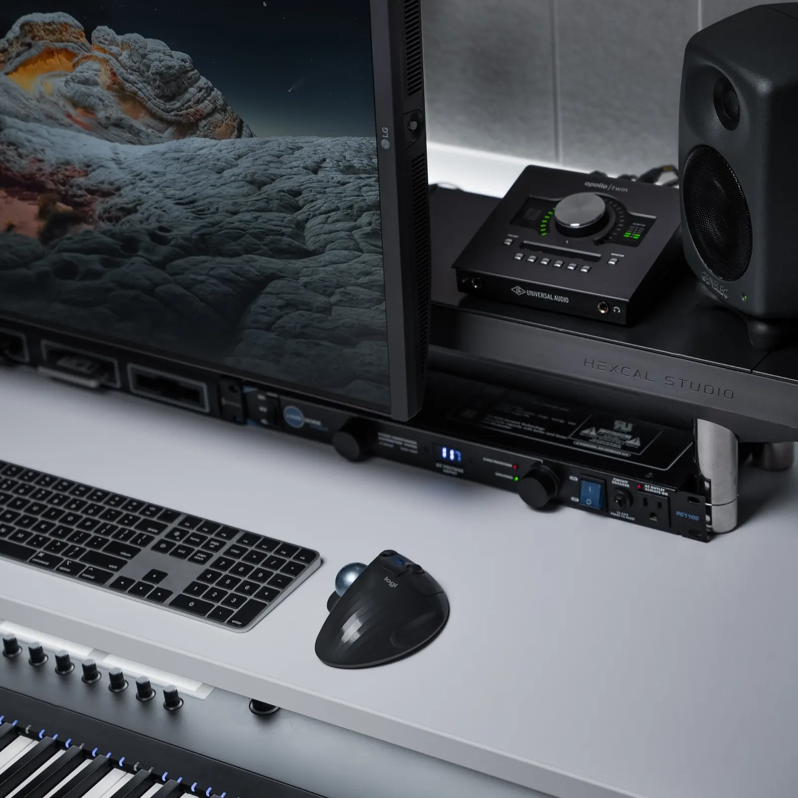 Juan Dussán's workspace — audio-music setup, photo 3 of 4