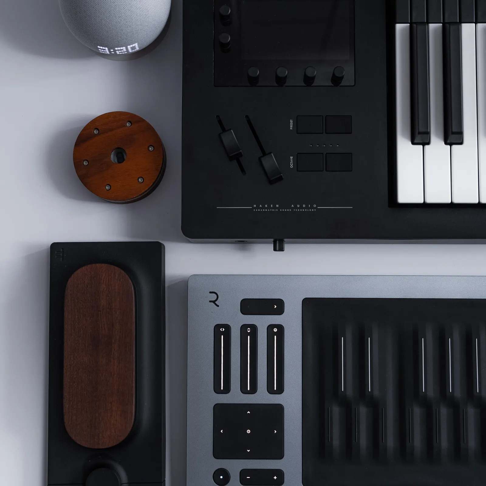 Juan Dussán's workspace — audio-music setup, photo 4 of 4