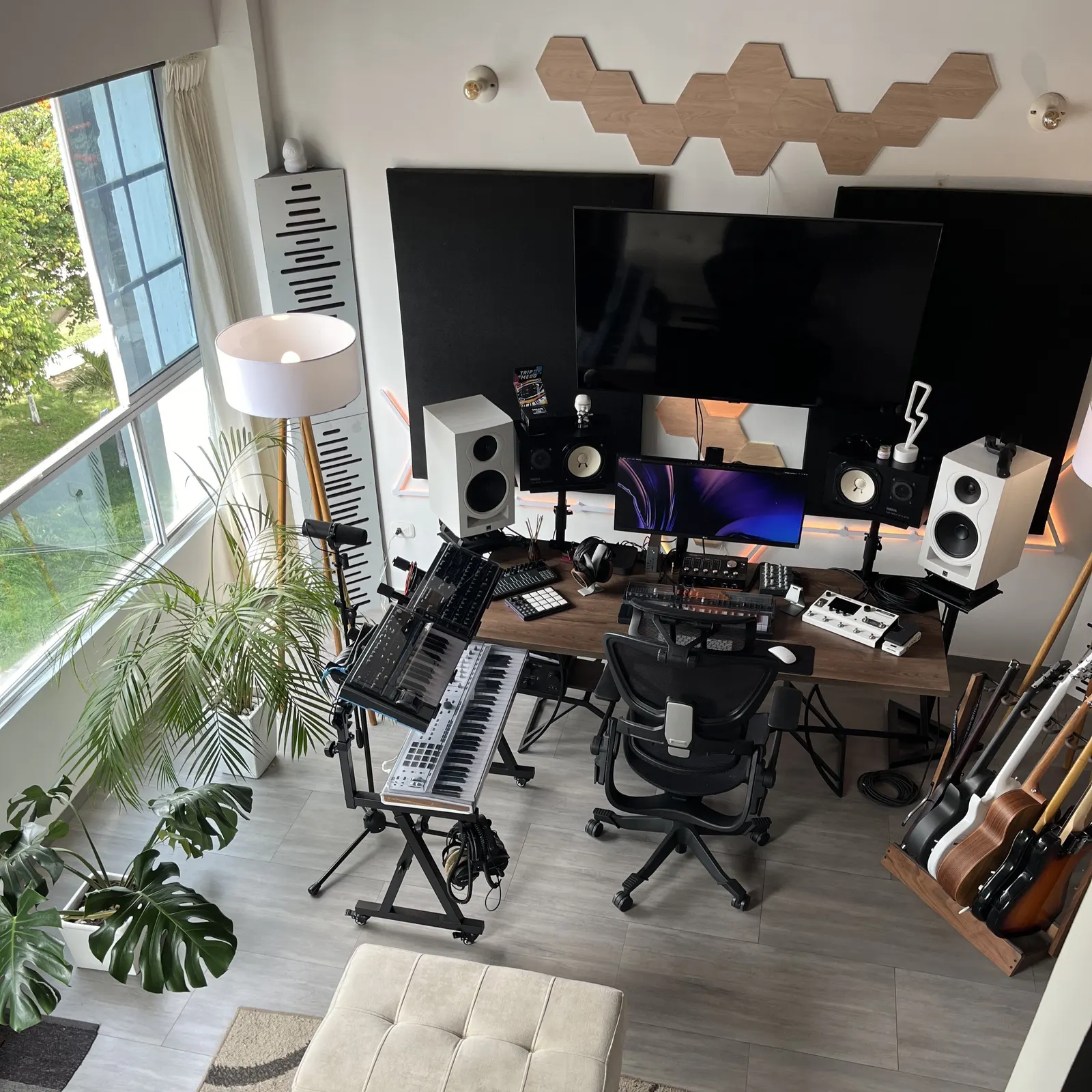 Kamilo Echeverry's workspace — audio-music setup, photo 1 of 4