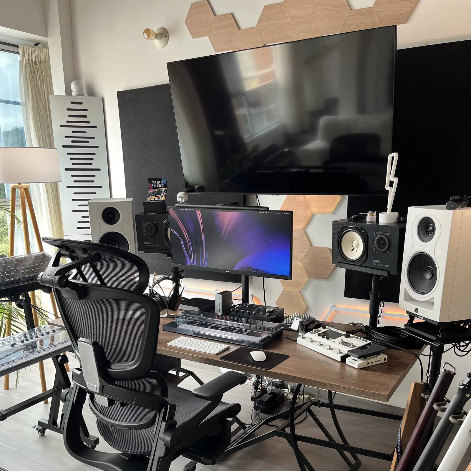 Kamilo Echeverry's workspace — audio-music setup, photo 2 of 4