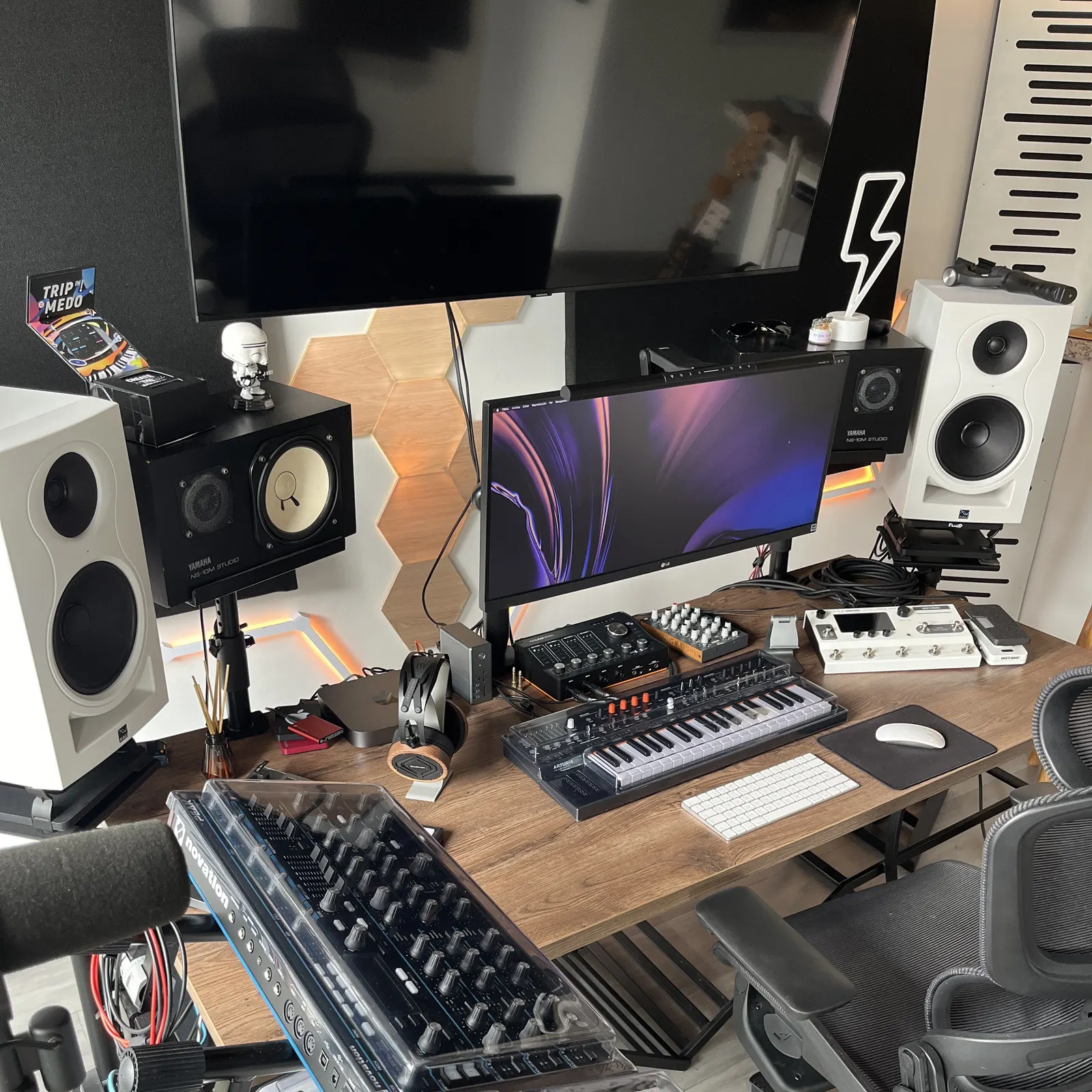 Kamilo Echeverry's workspace — audio-music setup, photo 3 of 4