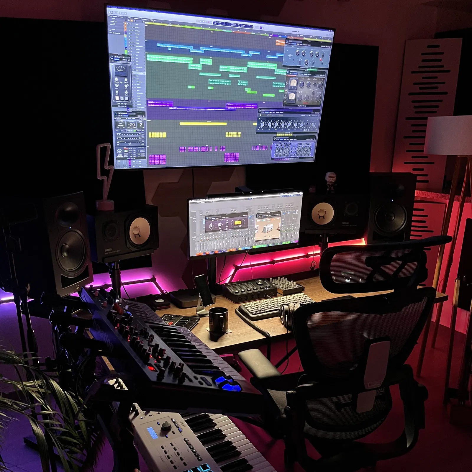 Kamilo Echeverry's workspace — audio-music setup, photo 4 of 4