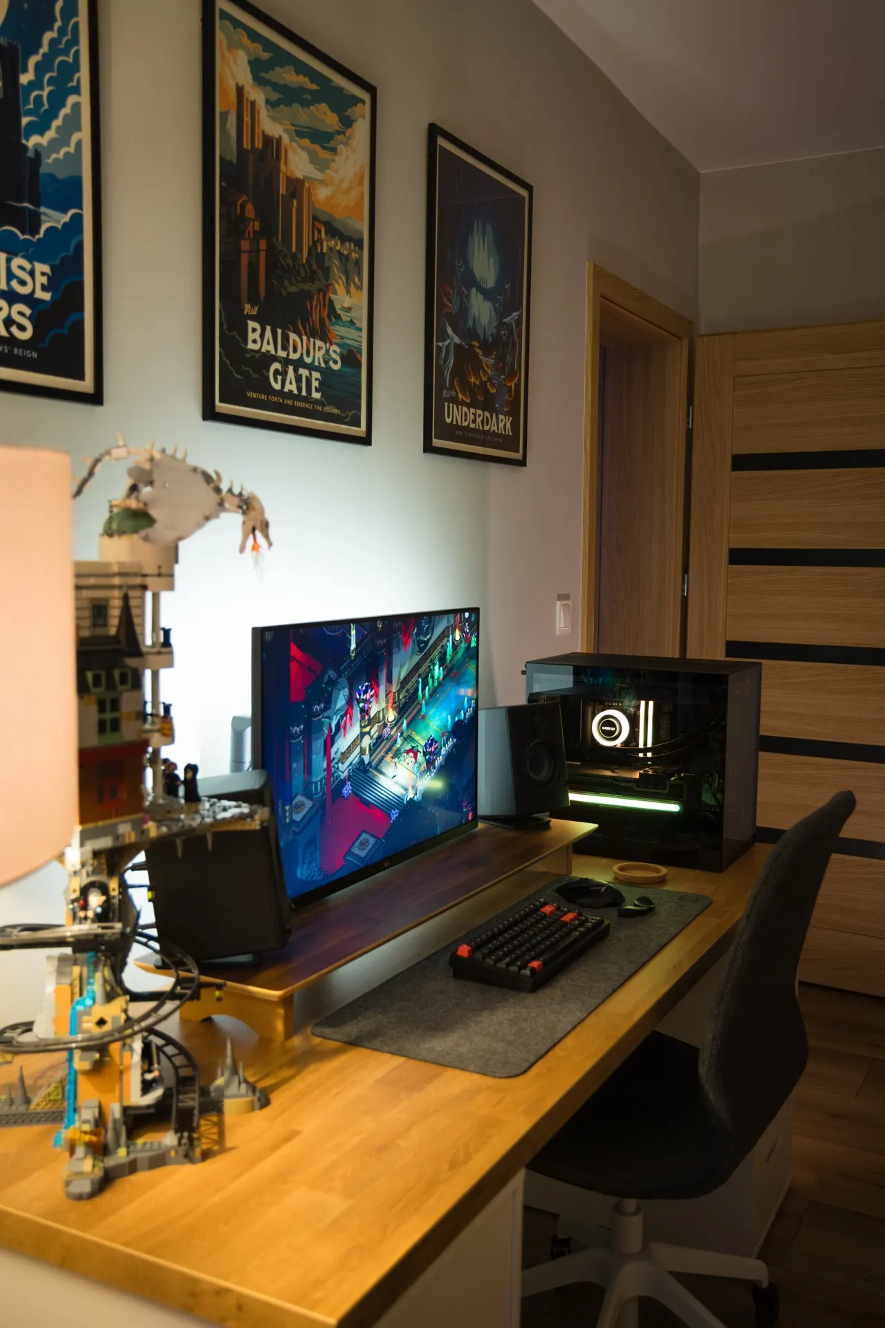 kgluszczenko's workspace — gaming setup, photo 2 of 4