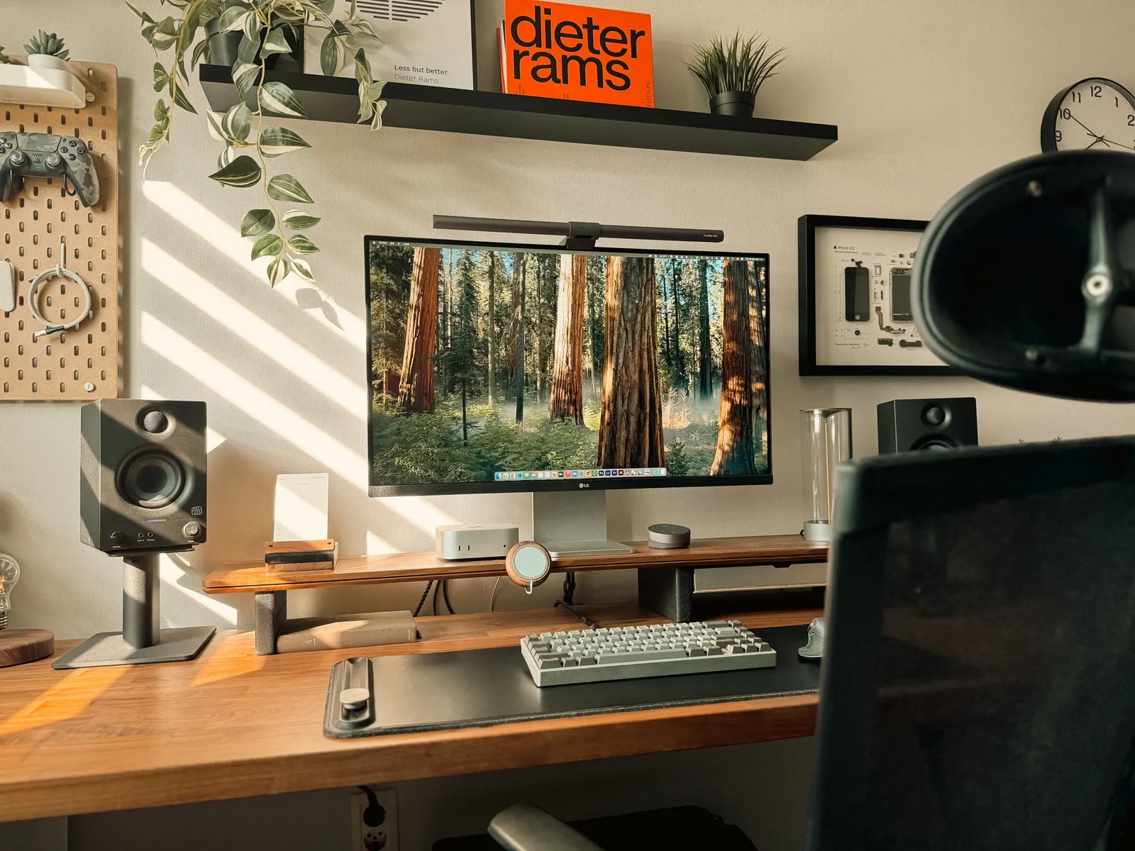 Lee's workspace — content-creative setup, photo 1 of 4