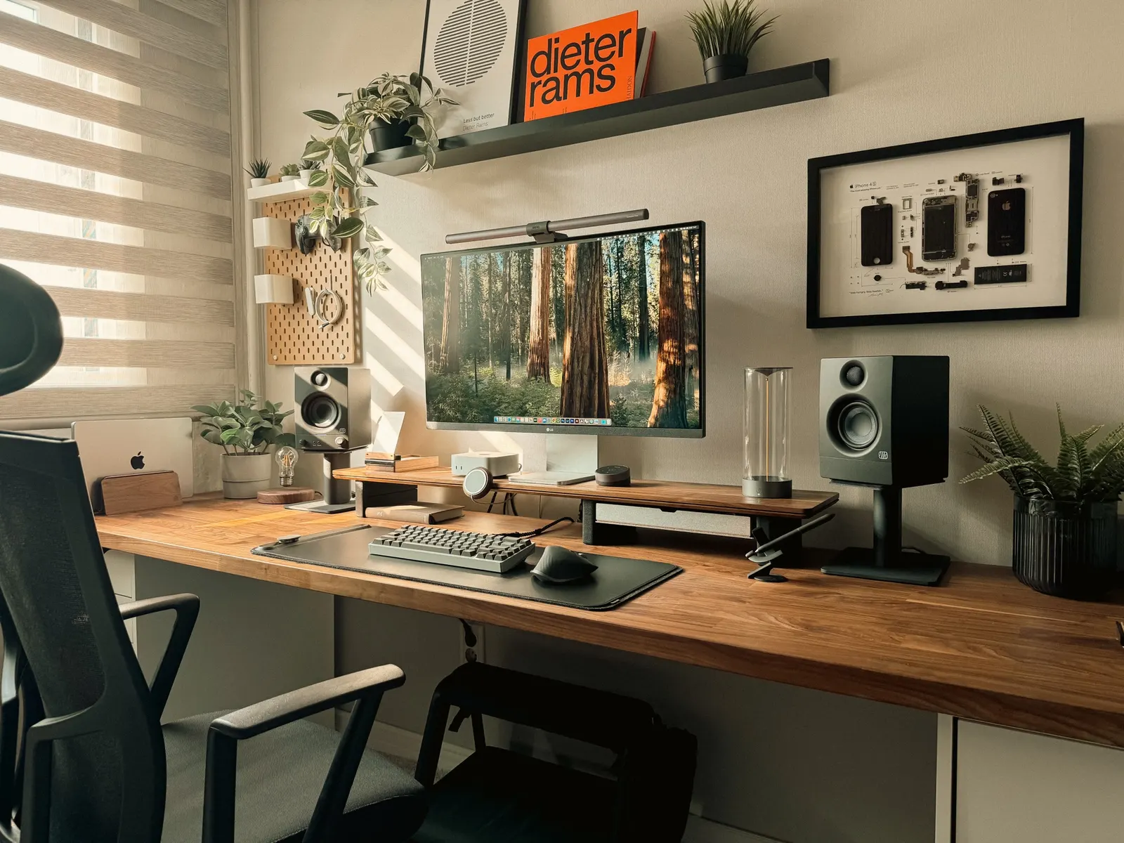 Lee's workspace — content-creative setup, photo 2 of 4