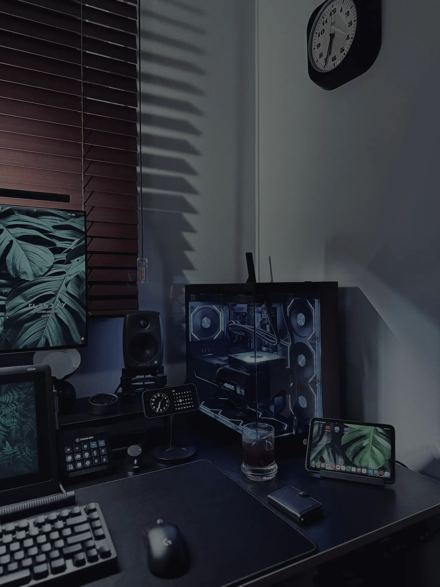 Madbogus's workspace — content-creative setup, photo 4 of 4