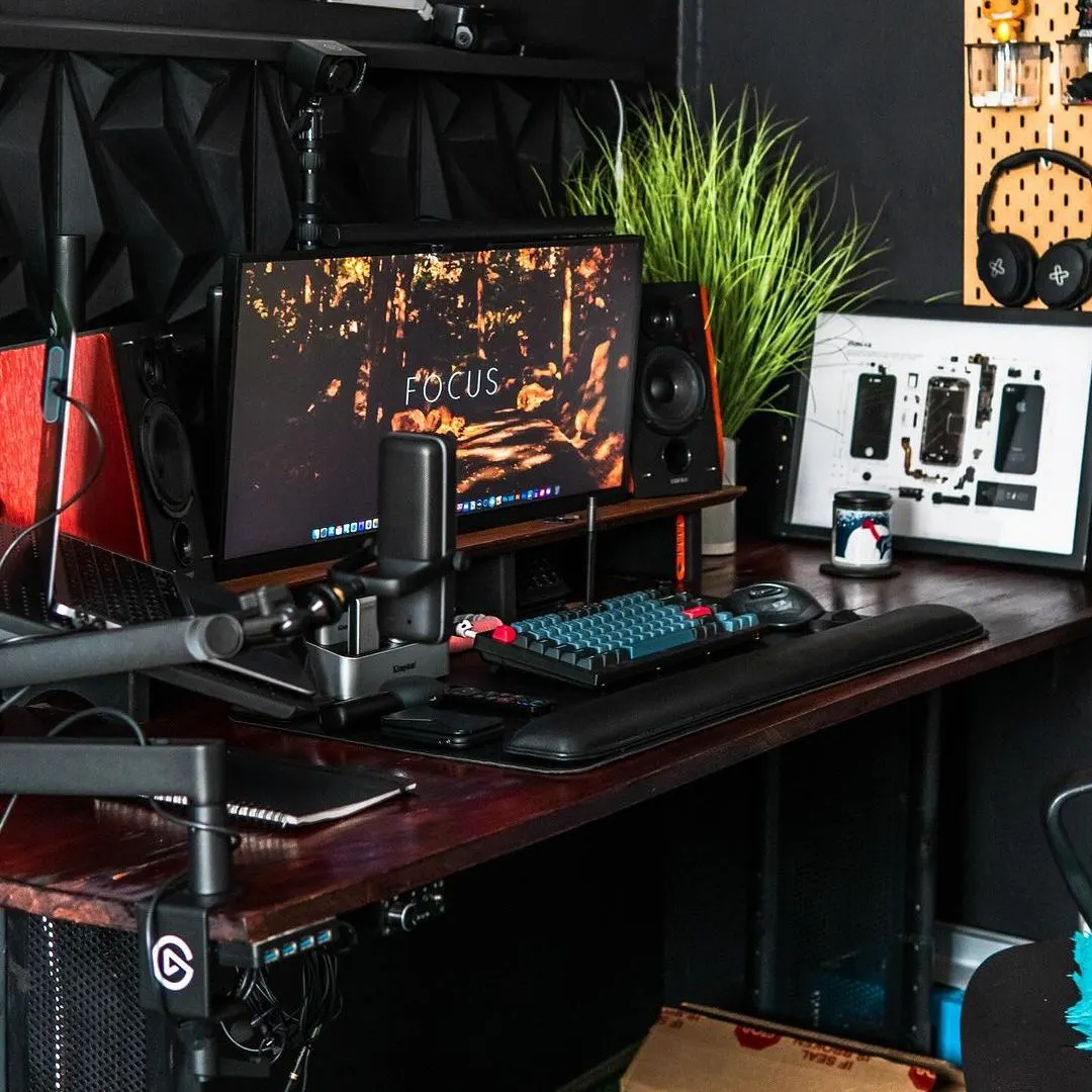Nicholas Hastings (Suade)'s workspace — audio-music setup, photo 4 of 4