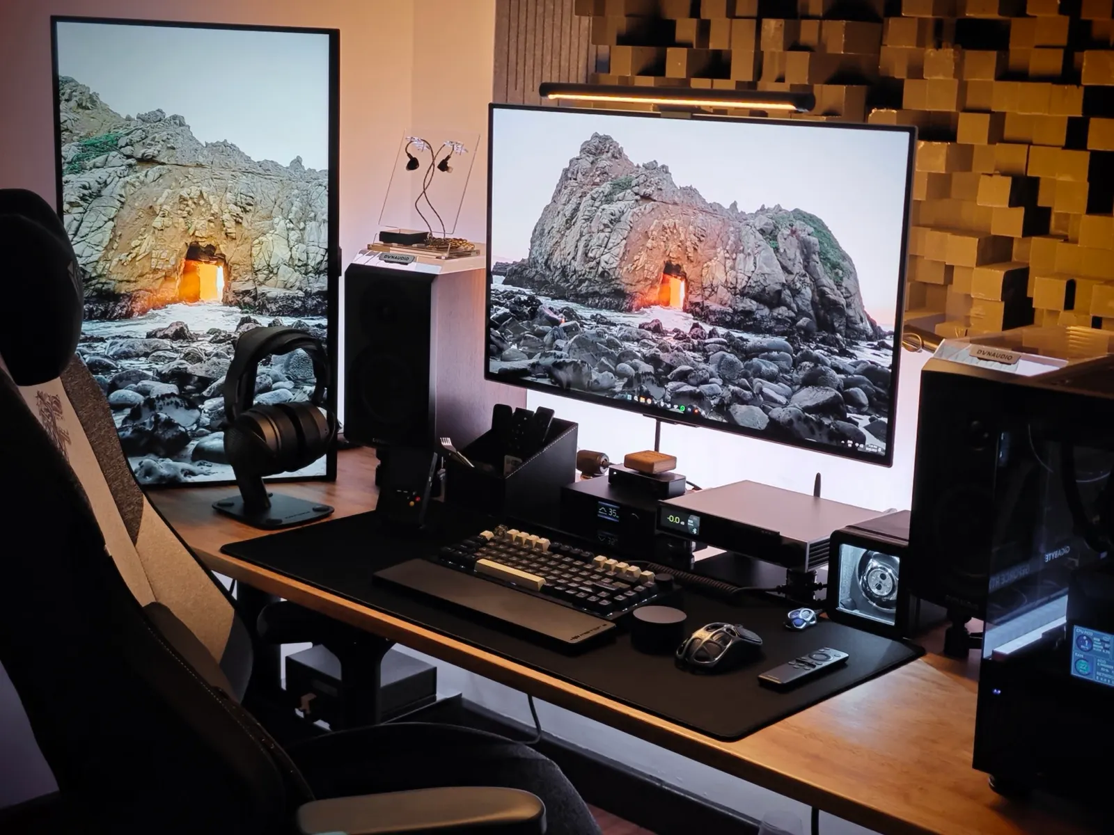 NtraxMartin's workspace — study-everyday setup, photo 1 of 4