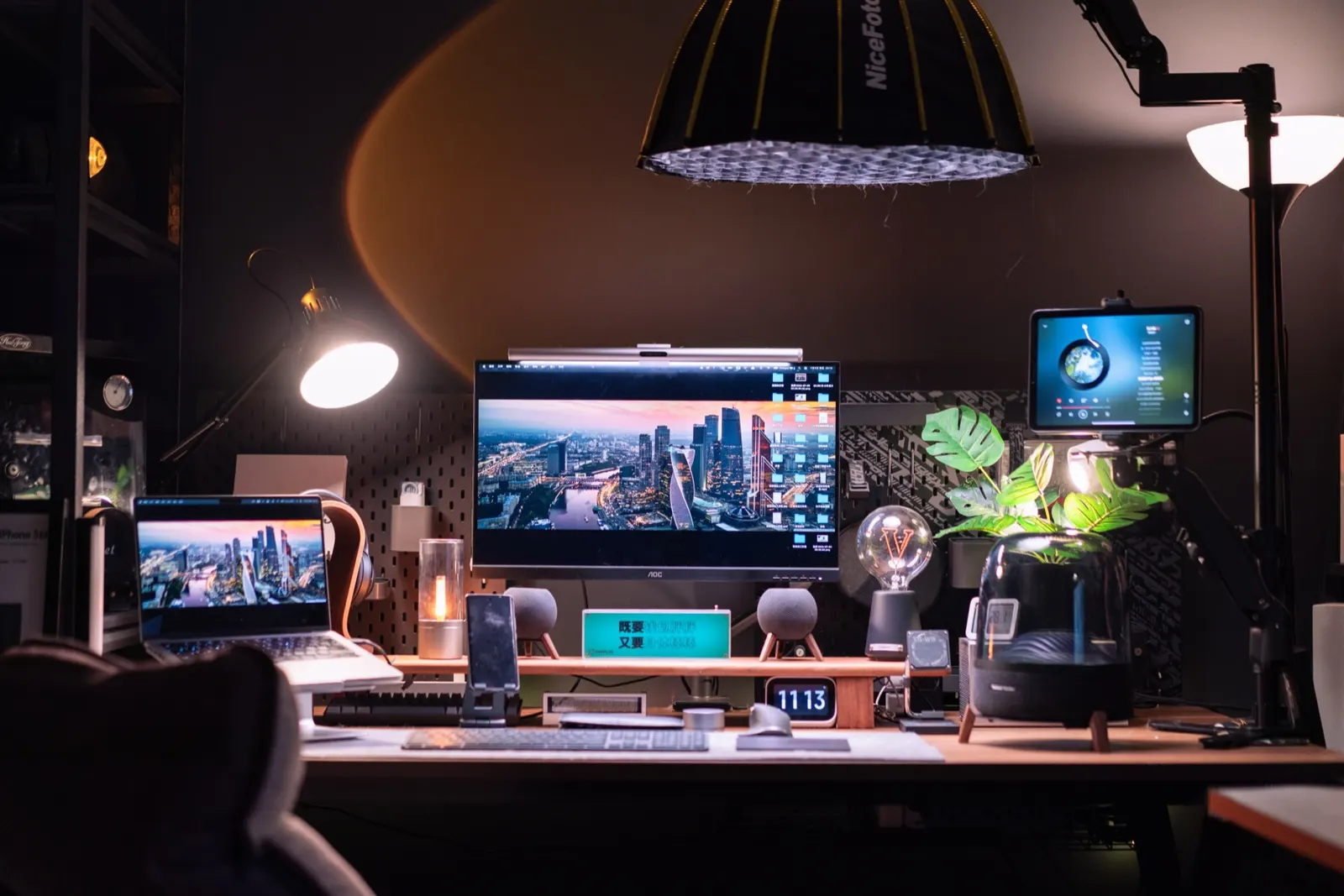熊猫鑫's workspace — content-creative setup, photo 2 of 6