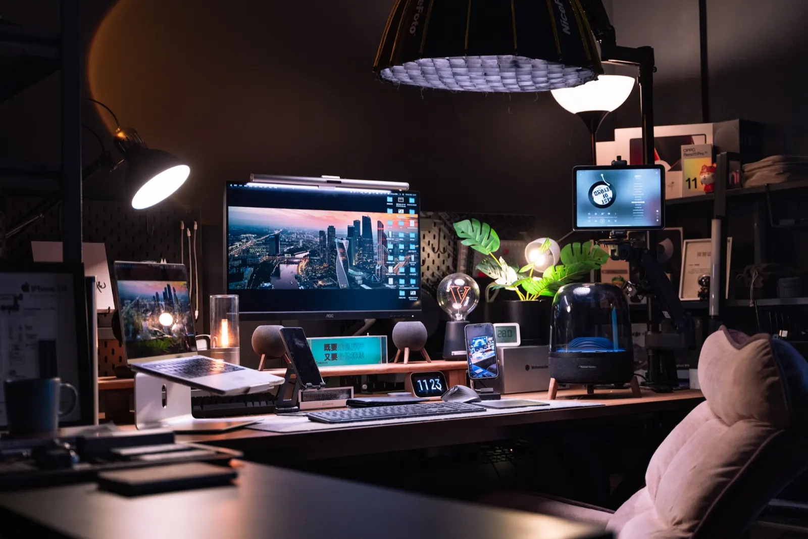熊猫鑫's workspace — content-creative setup, photo 3 of 6
