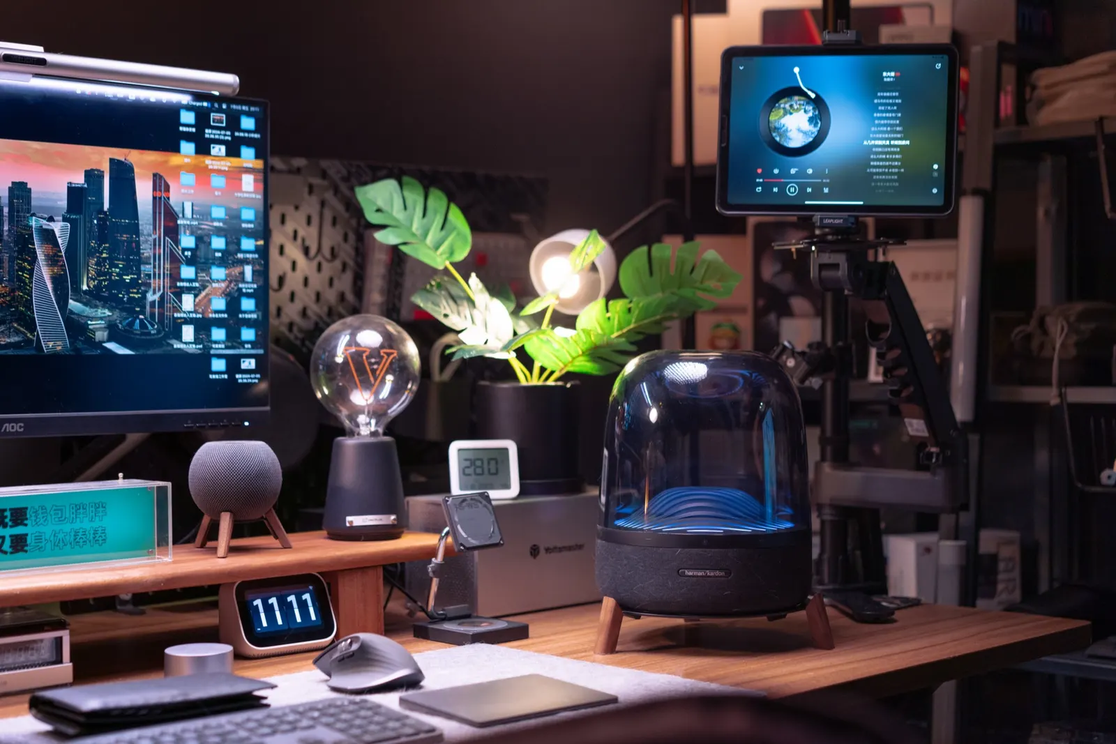 熊猫鑫's workspace — content-creative setup, photo 4 of 6
