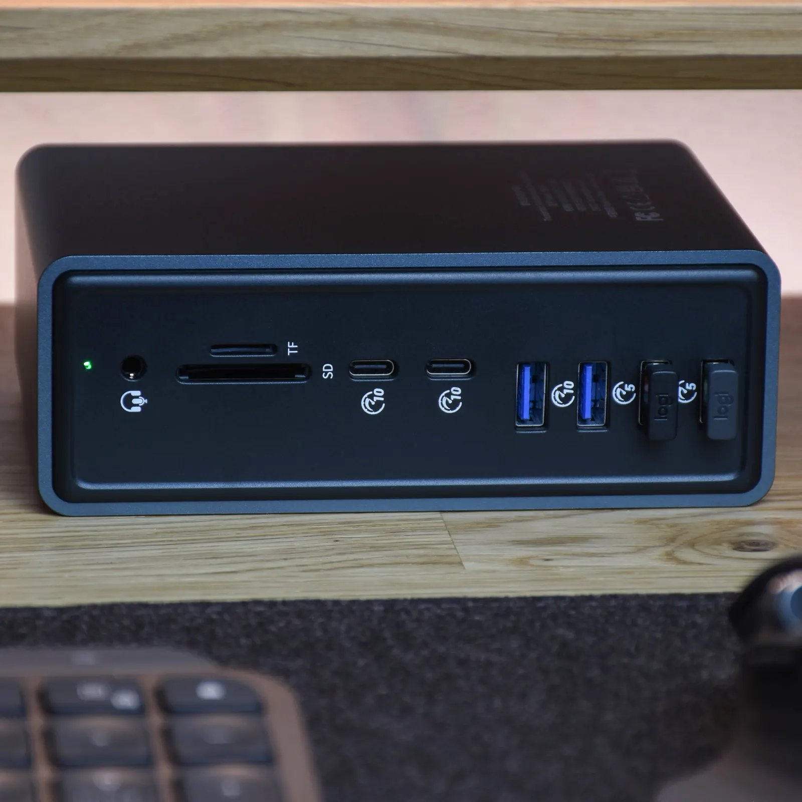 Pier's workspace — dev-engineering setup, photo 3 of 4