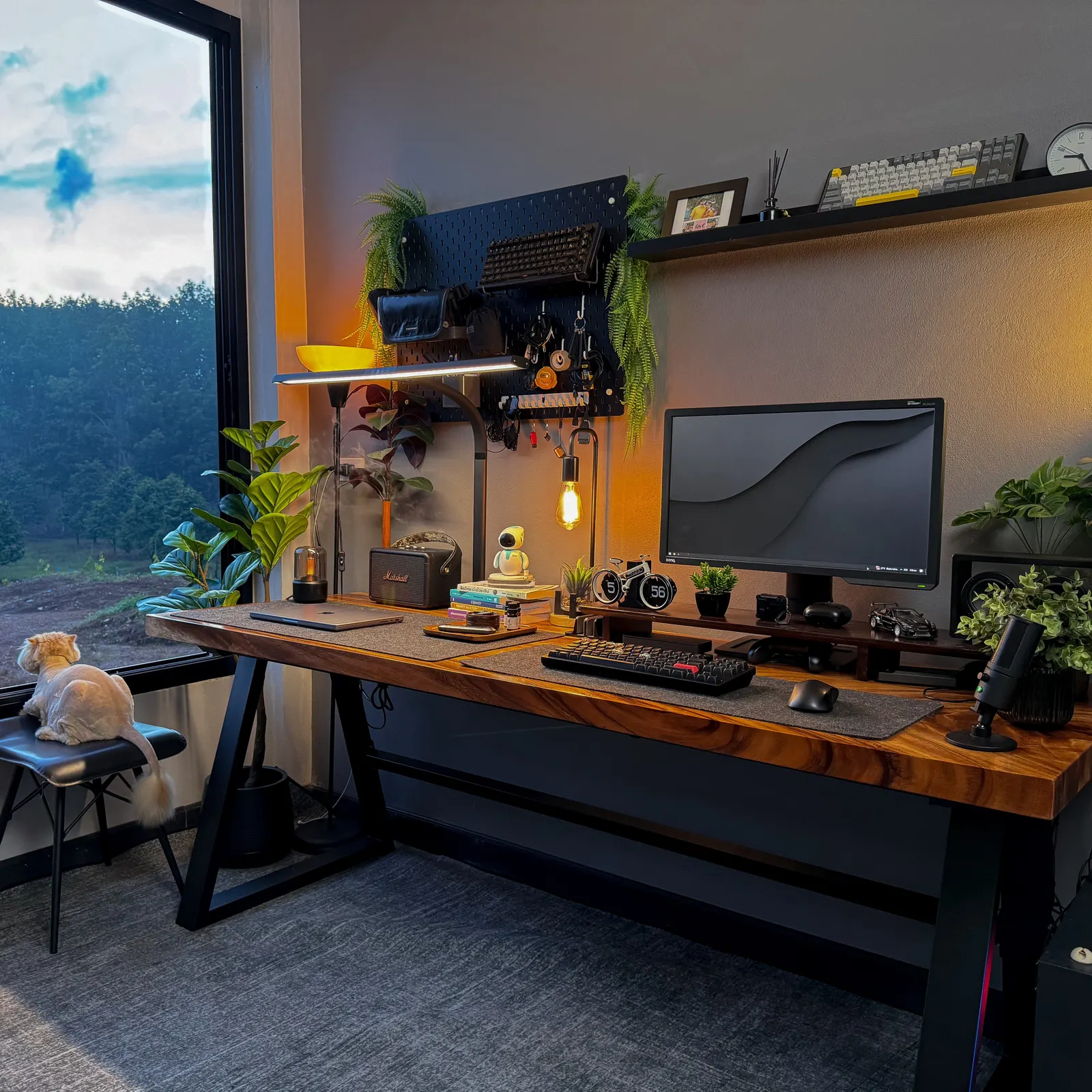 Sataporn Thongbai's workspace — study-everyday setup, photo 1 of 4