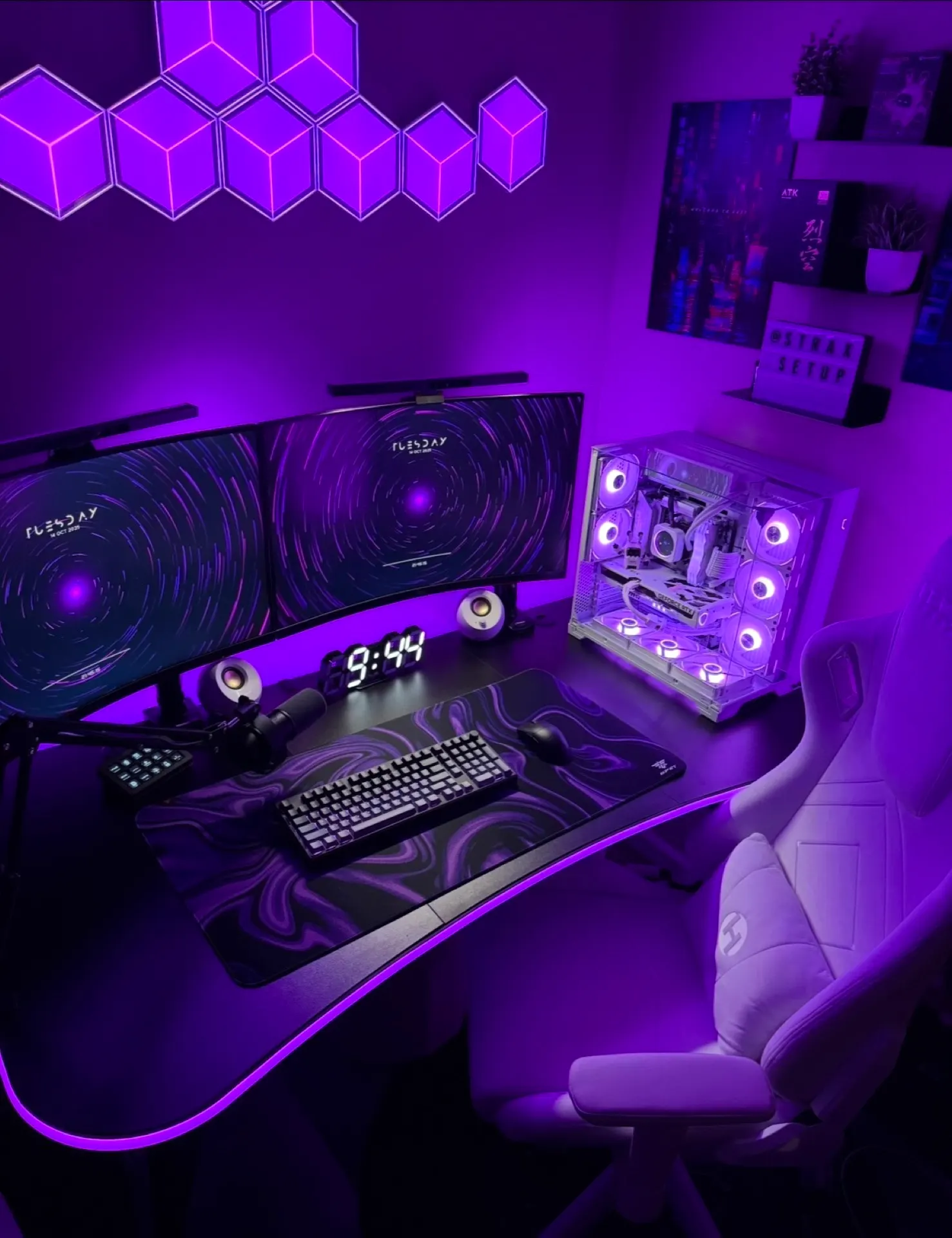 Strax's workspace — gaming setup, photo 1 of 2