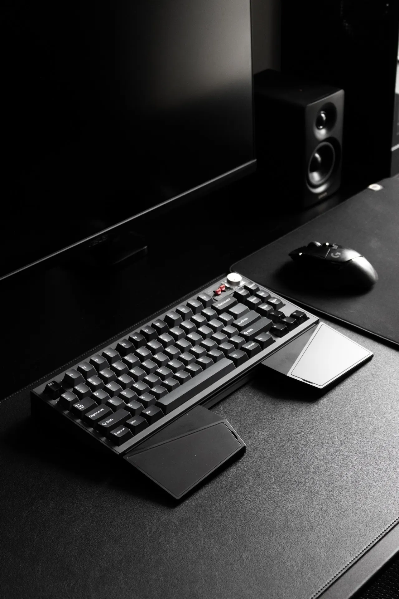 Su Yekai's workspace — study-everyday setup, photo 4 of 4