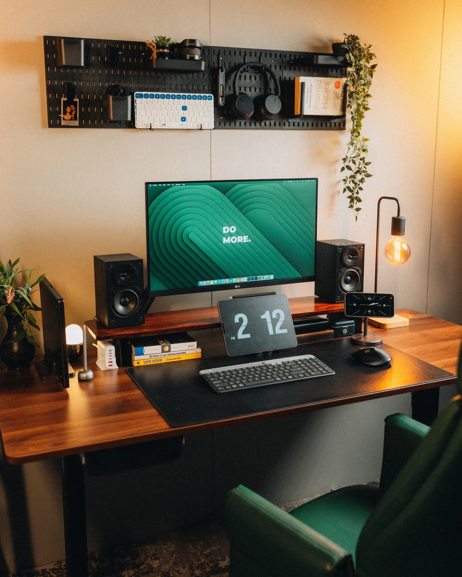 Tech X MM's workspace — content-creative setup, photo 4 of 4