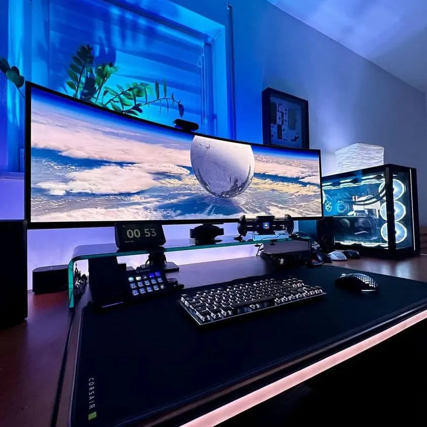 Thomas Ullmann's workspace — content-creative setup, photo 1 of 4